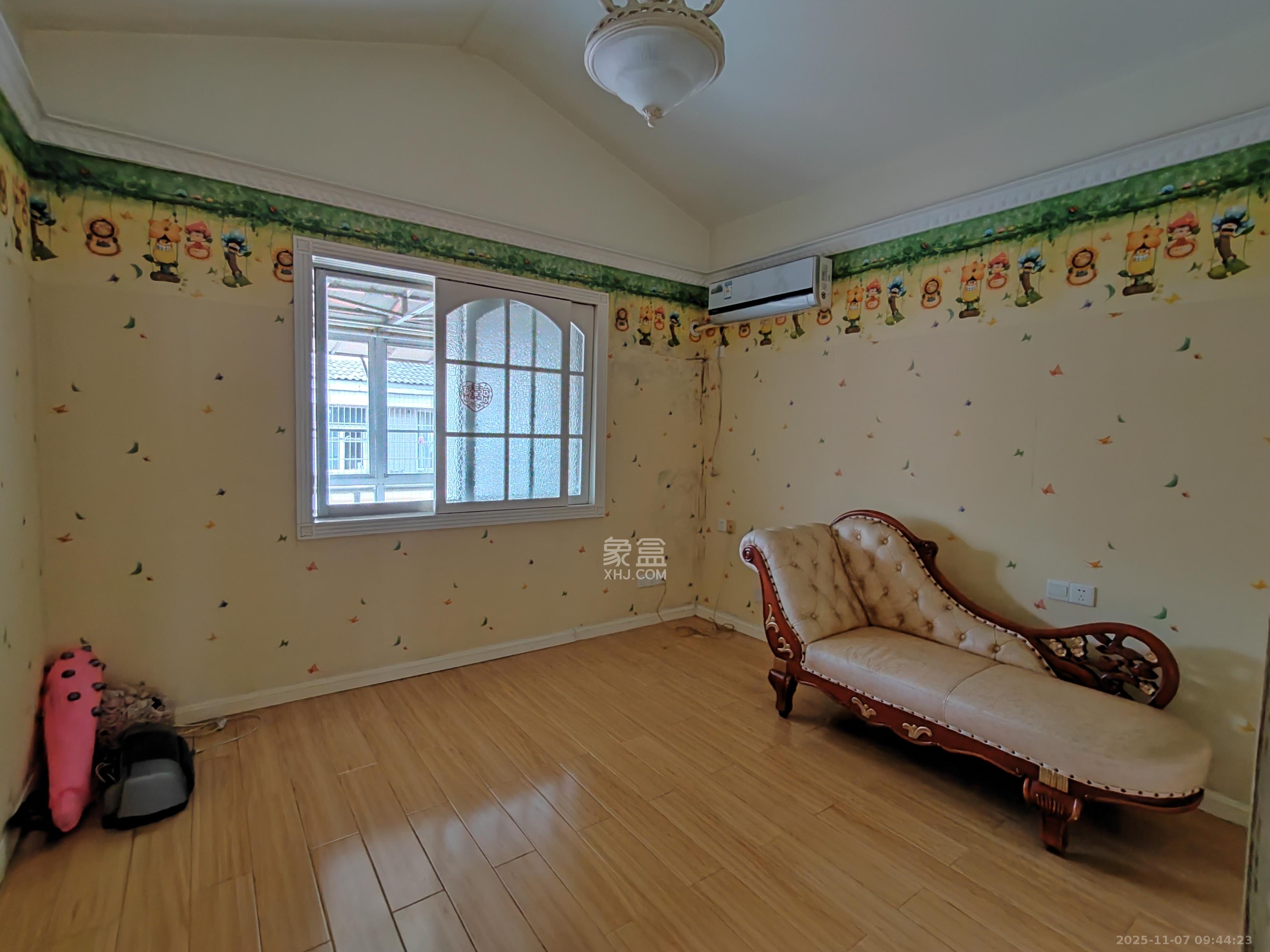 湘绣城 5室3厅2卫 2600.0元/月 湘绣城 5室3厅2卫 2600.0元/月室内图