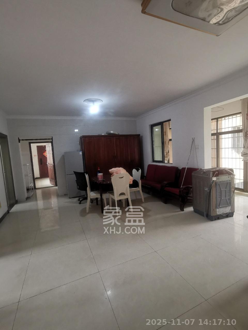 佳辉丽景鑫城  3室2厅2卫    2000.0元/月室内图