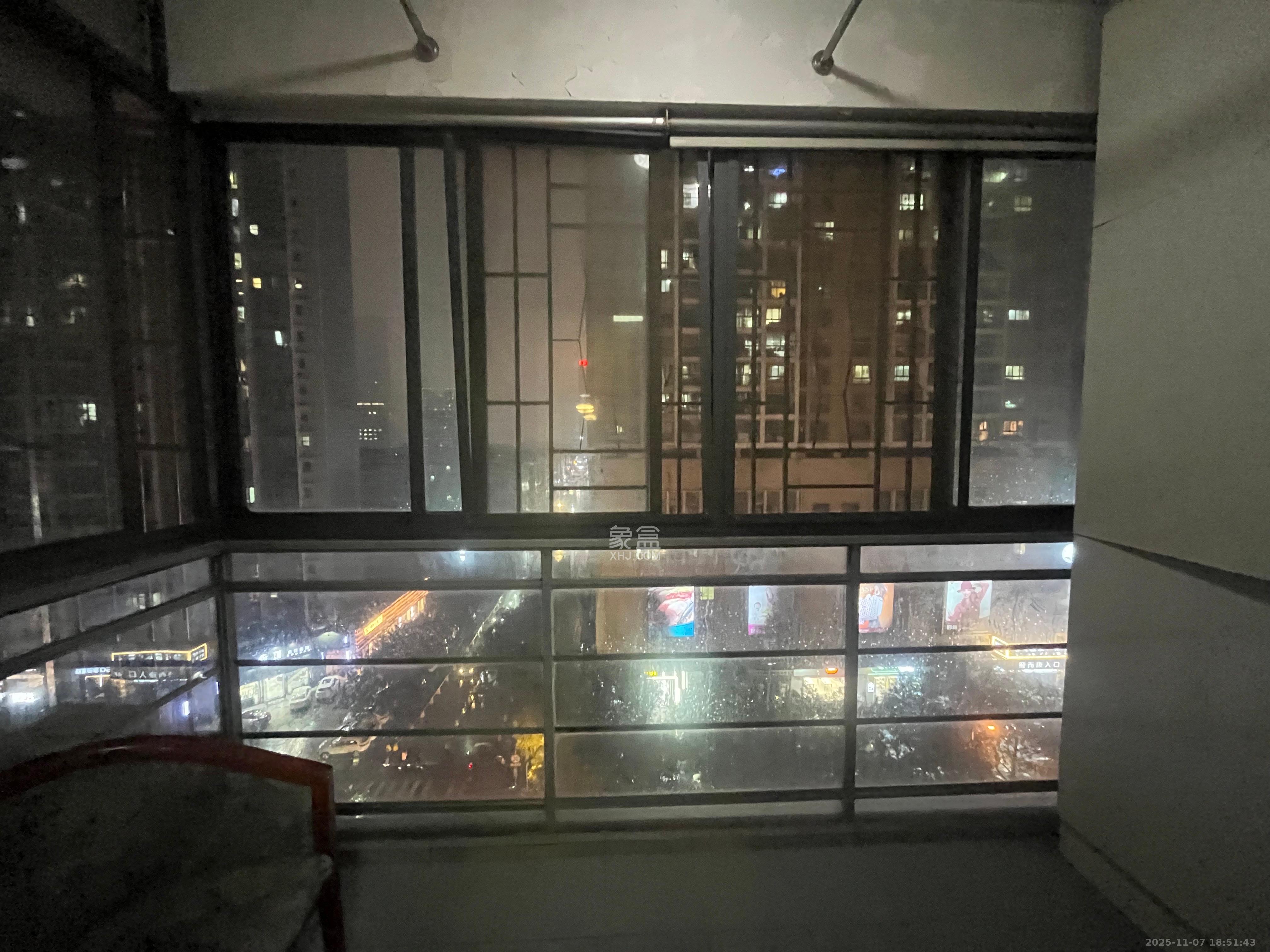 银港水晶城 2室2厅1卫 2200.0元/月 银港水晶城 2室2厅1卫 2200.0元/月室内图