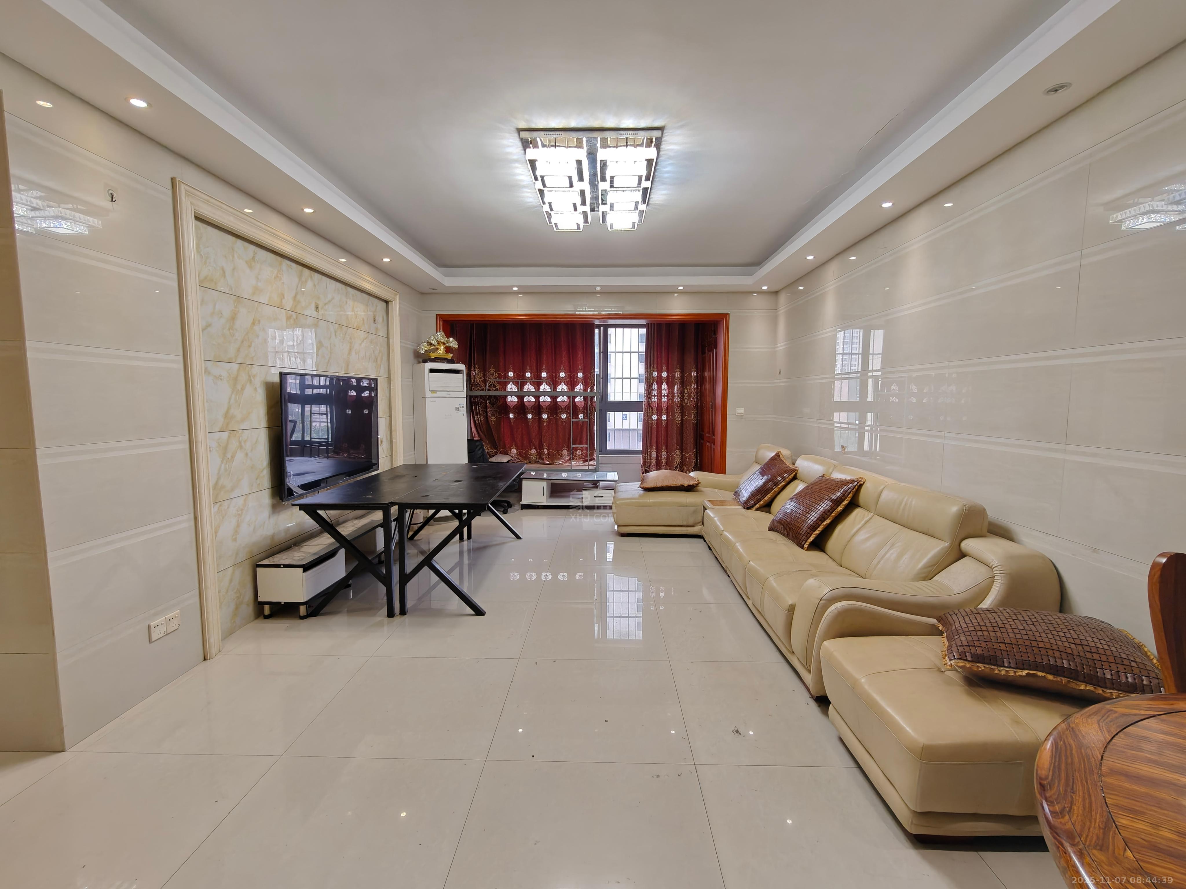 翠谷城  3室2厅2卫    2000.0元/月