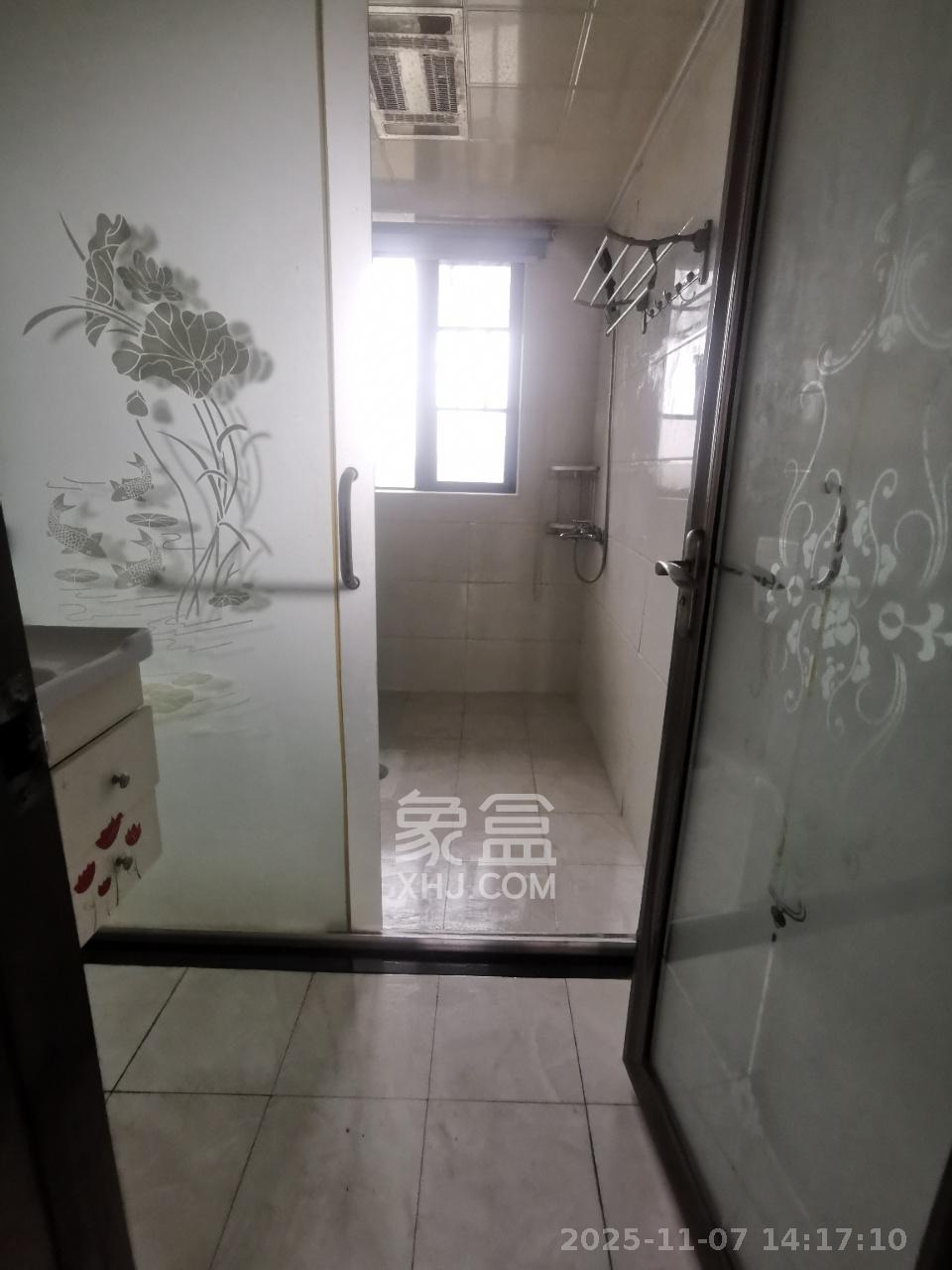 佳辉丽景鑫城  3室2厅2卫    2000.0元/月室内图