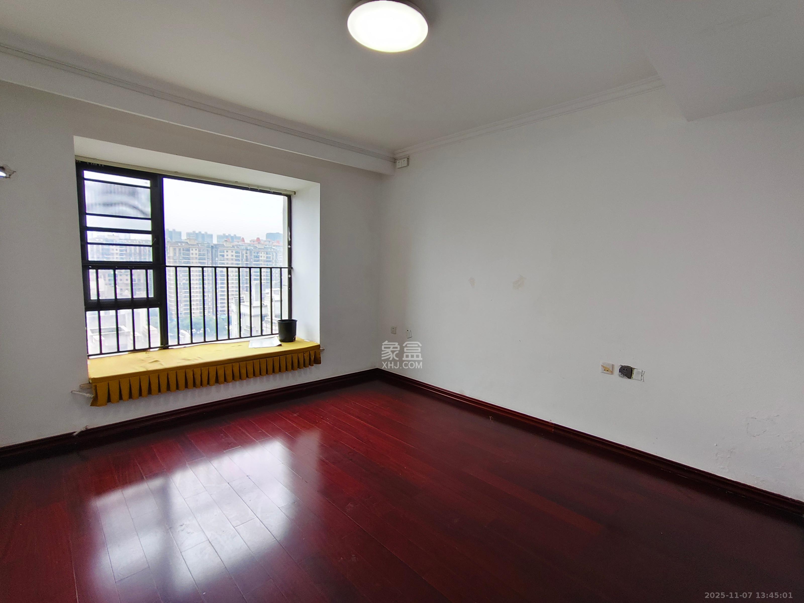 茂华禧都会  4室2厅1卫    4500.0元/月室内图