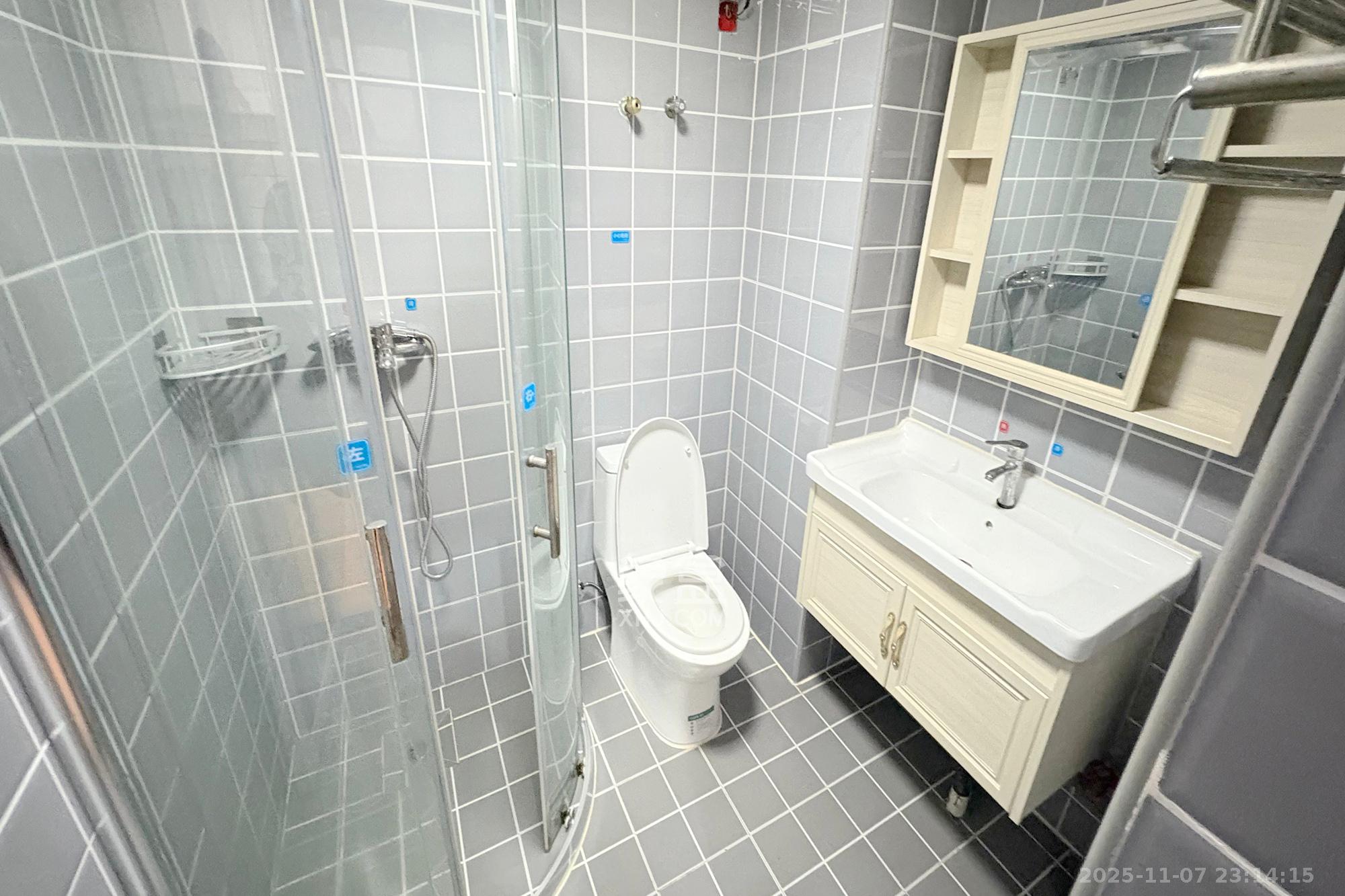 江岸丽都(江与城) 1室1厅1卫 83.0万 江岸丽都(江与城) 1室1厅1卫 83.0万卫生间