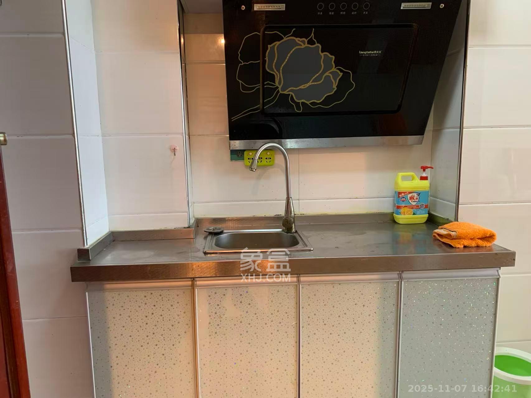 万象凯旋湾  1室1厅1卫    1300.0元/月室内图