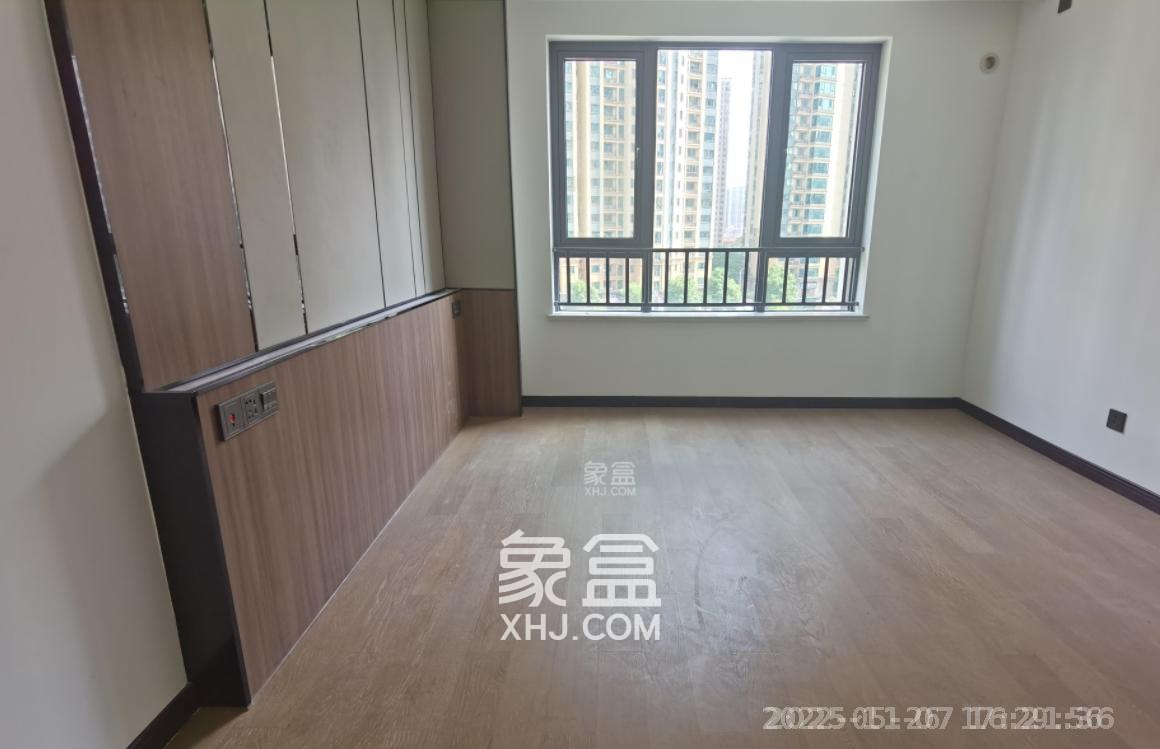 卓越中寰  3室2厅2卫    4200.0元/月室内图