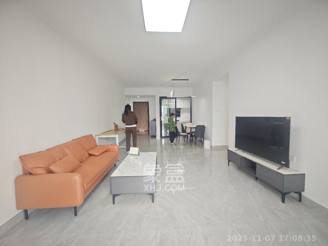 长房云公馆 3室2厅2卫 2500.0元/月 长房云公馆 3室2厅2卫 2500.0元/月室内图