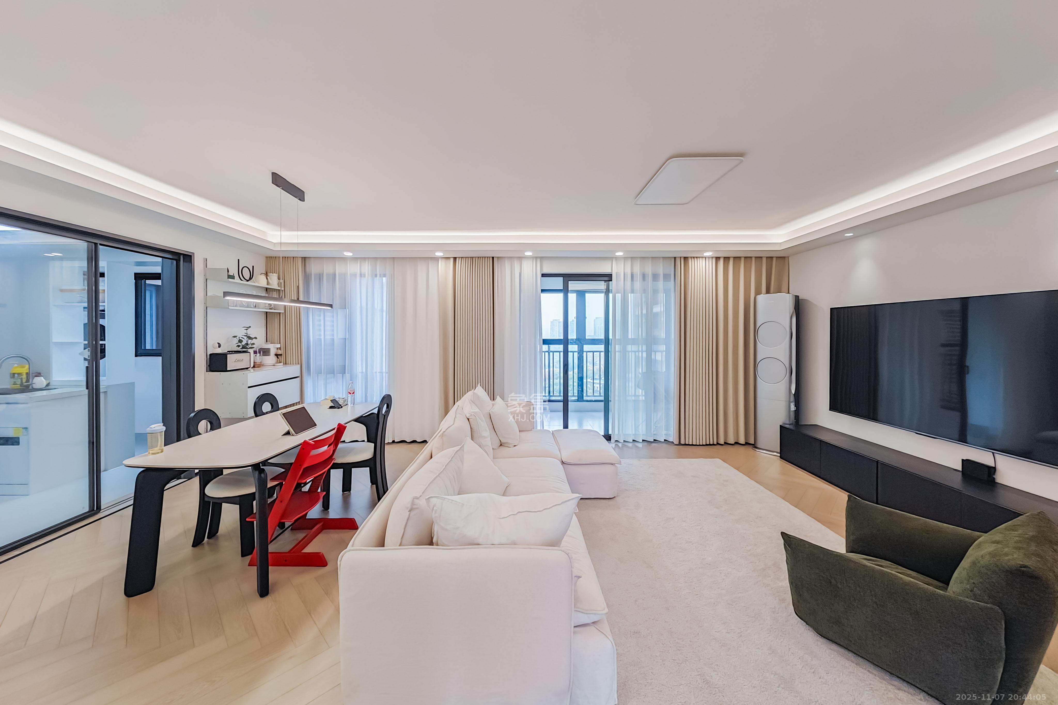 万科金域华府三四期 4室2厅2卫 142.0万 万科金域华府三四期 4室2厅2卫 142.0万客厅