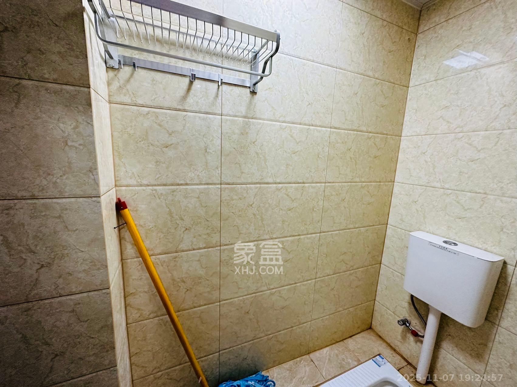 保利麓谷林语I区  1室1厅1卫    1500.0元/月室内图