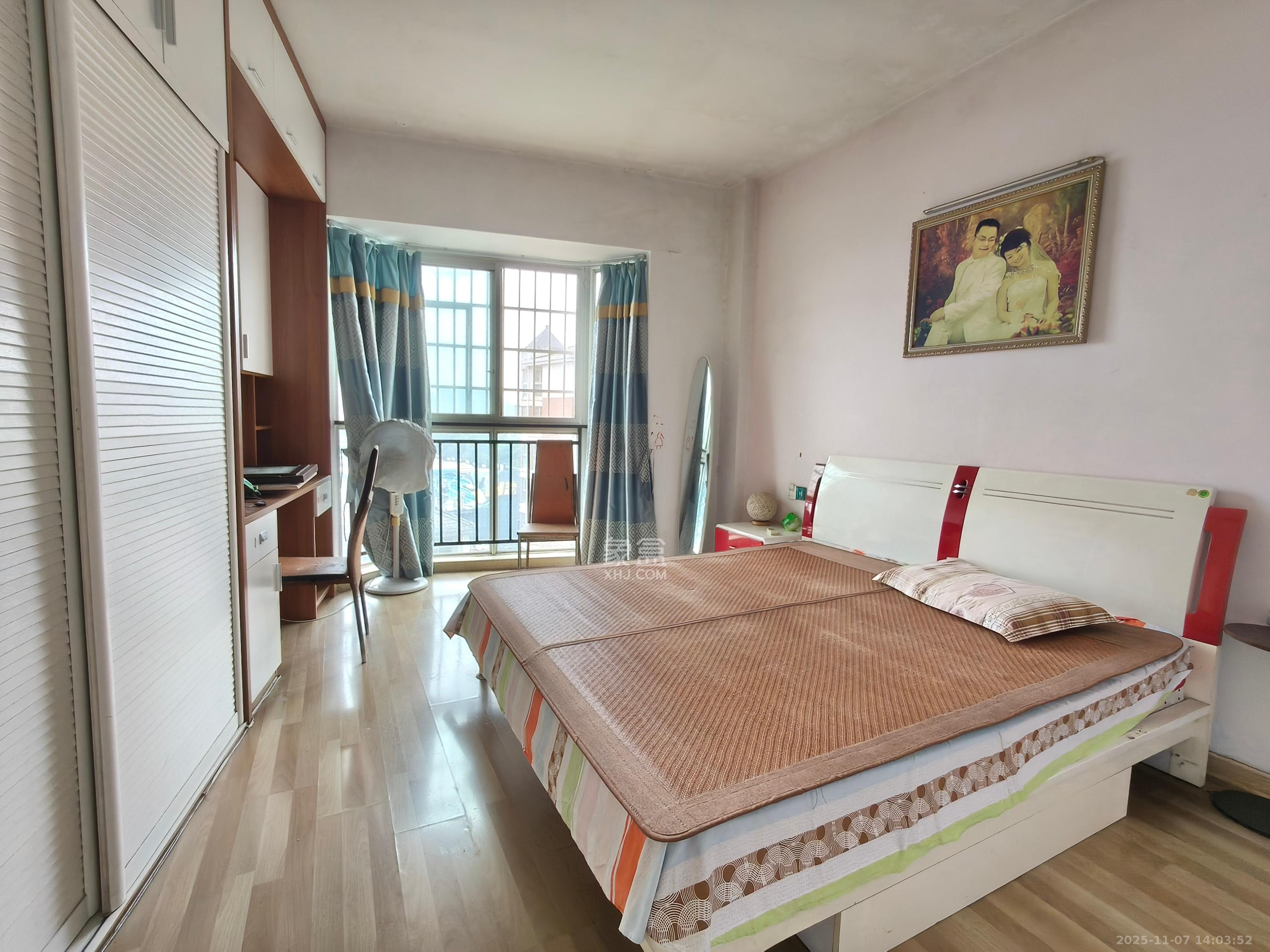 幸福洋房  3室2厅2卫    1900.0元/月室内图