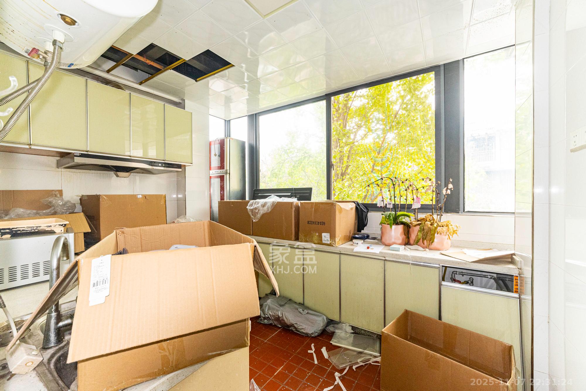 山水湾  5室2厅2卫    410.0万厨房