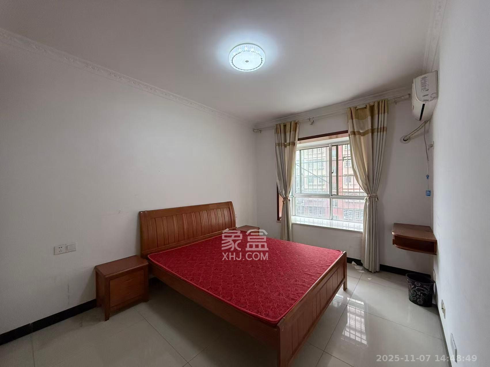 先锋新宇  1室2厅1卫    1800.0元/月室内图