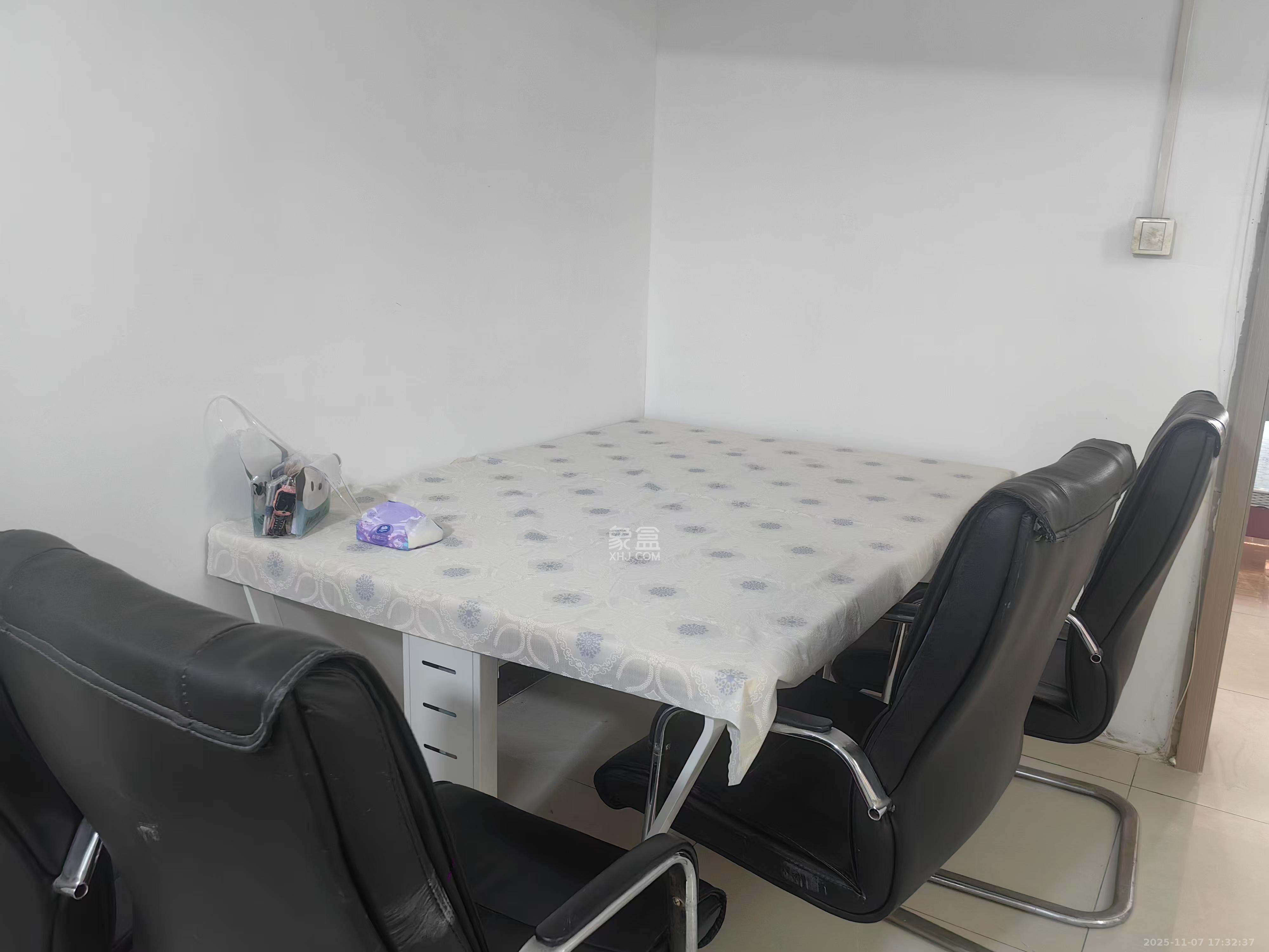 芙蓉蓉苑  3室2厅1卫    2400.0元/月室内图