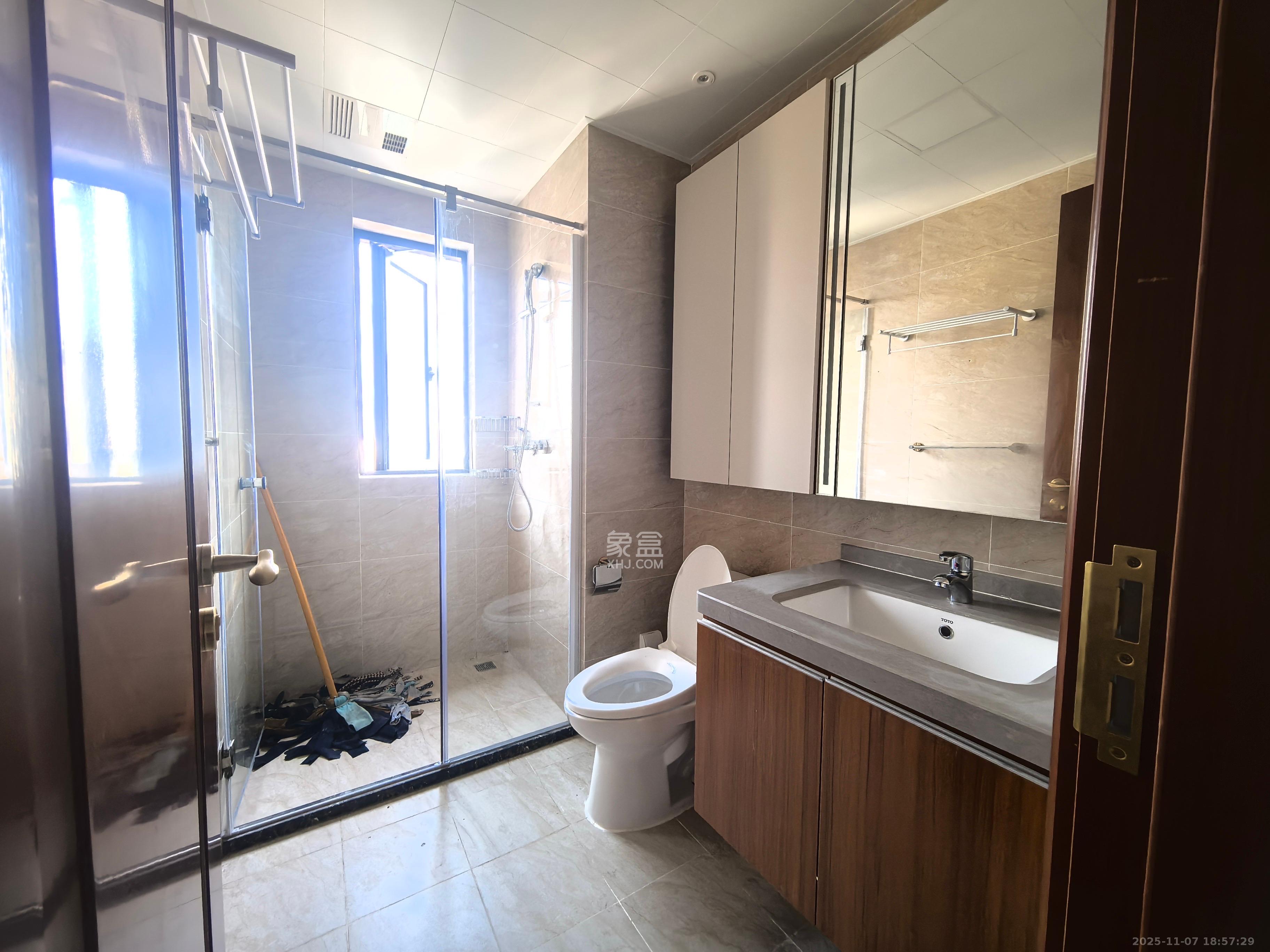 恒大雅苑  4室2厅2卫    4200.0元/月室内图