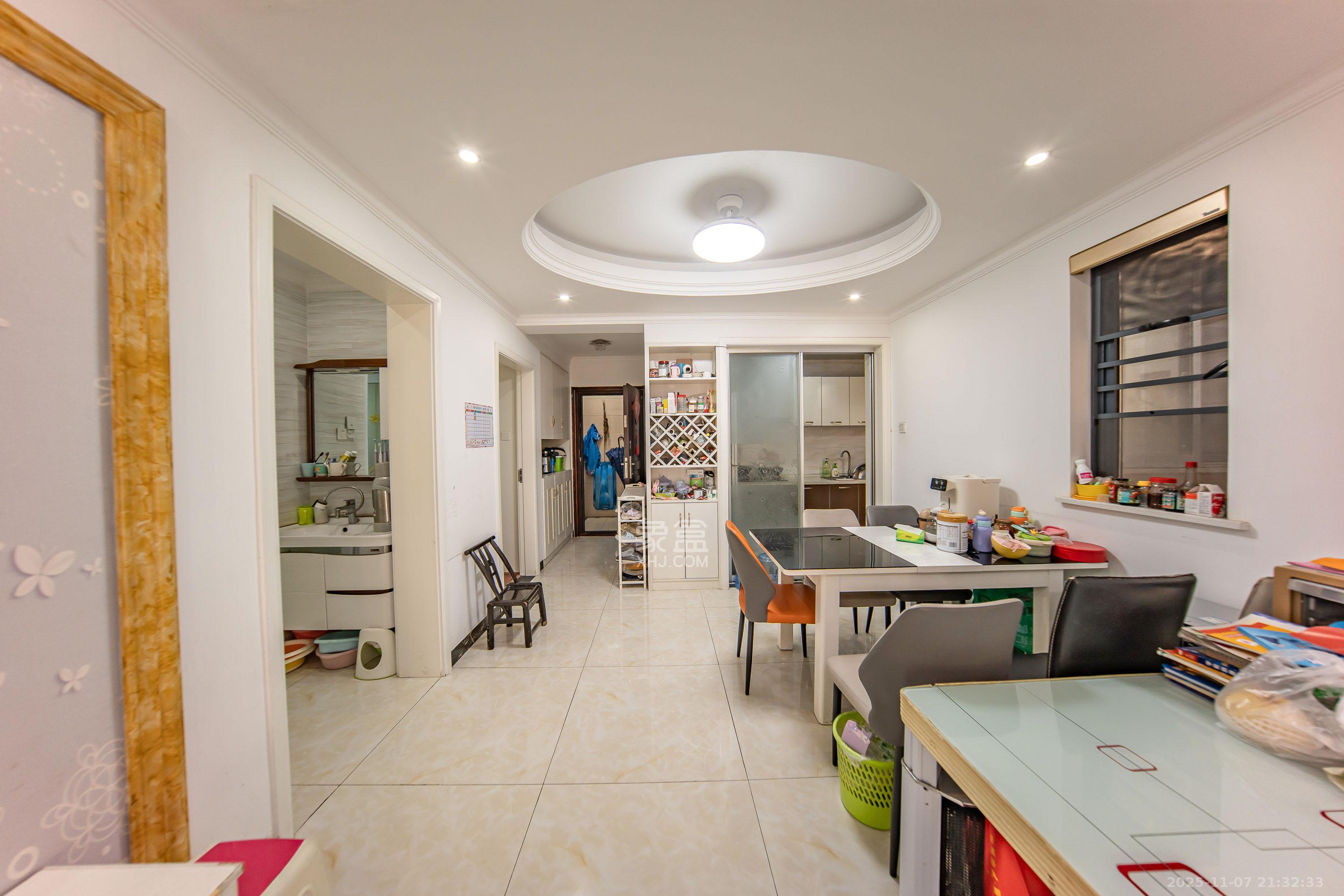 湘熙水郡(观澜海赋家园) 3室2厅1卫 98.0万 湘熙水郡(观澜海赋家园) 3室2厅1卫 98.0万客厅