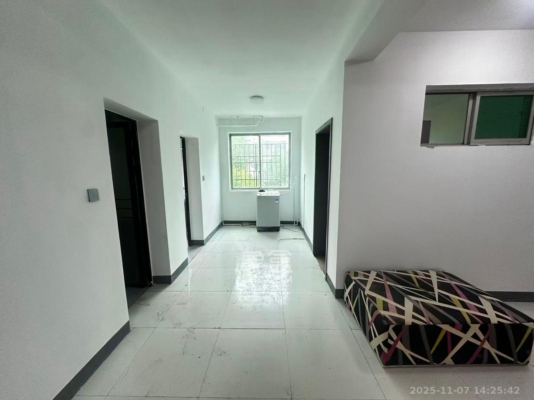 中南汽车世界 3室2厅2卫 1300.0元/月 中南汽车世界 3室2厅2卫 1300.0元/月室内图