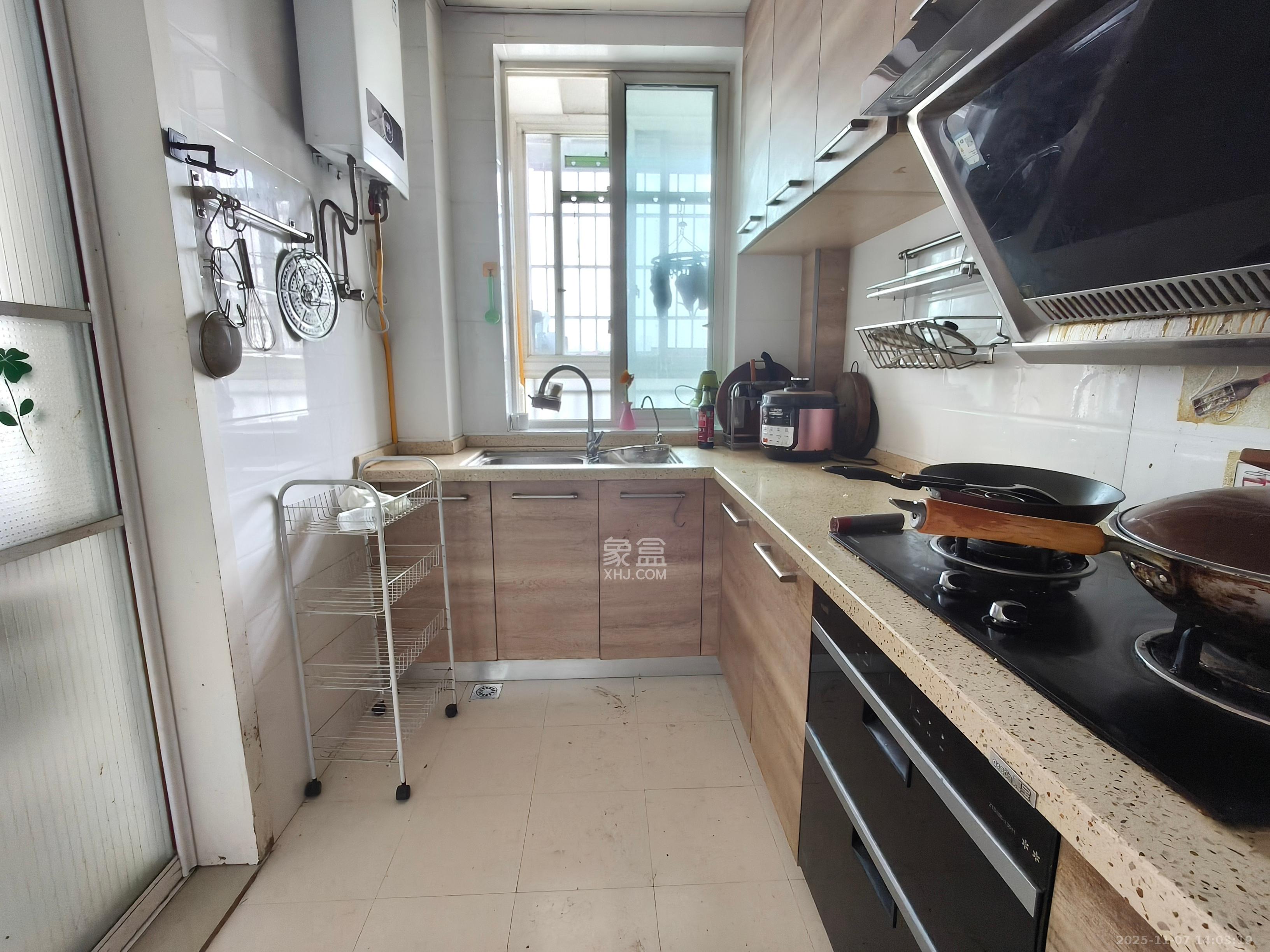 幸福洋房  3室2厅2卫    1900.0元/月室内图