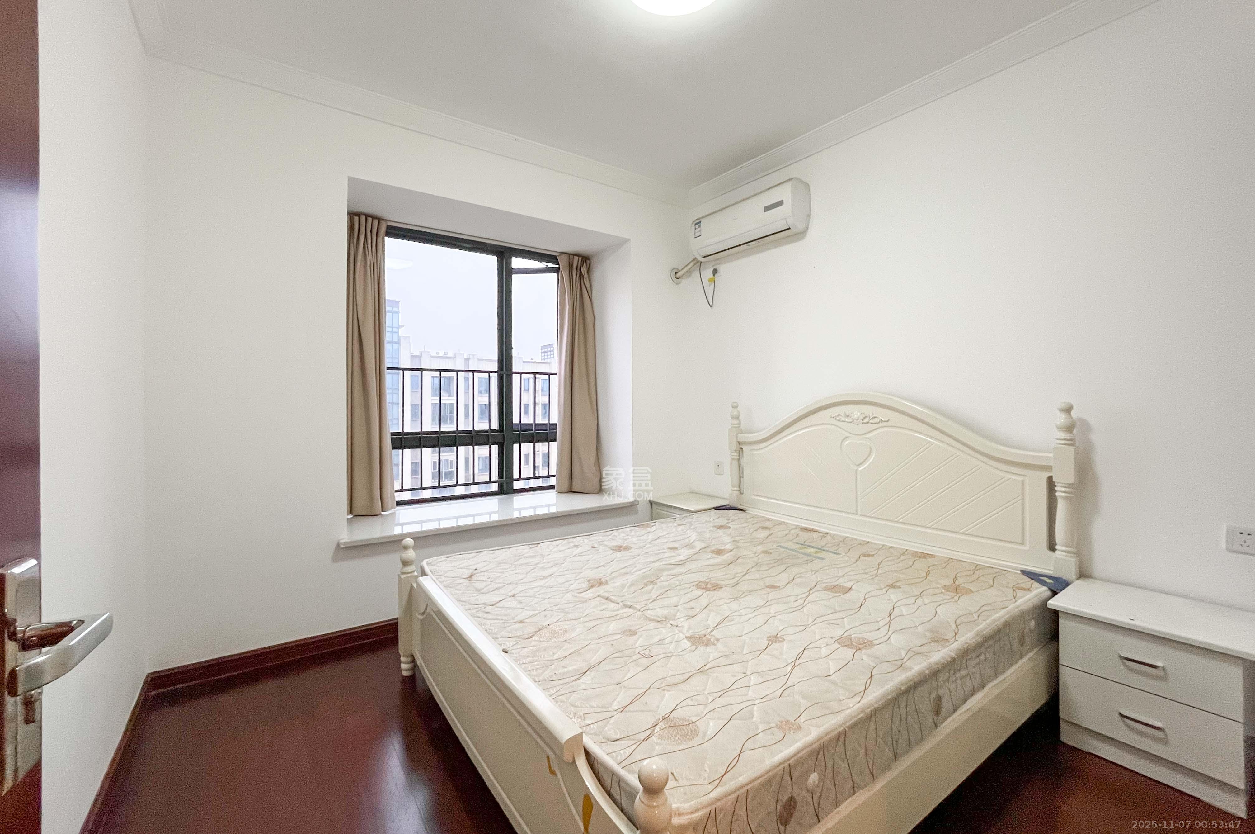 中海梅溪湖壹号  3室2厅1卫    118.0万其他