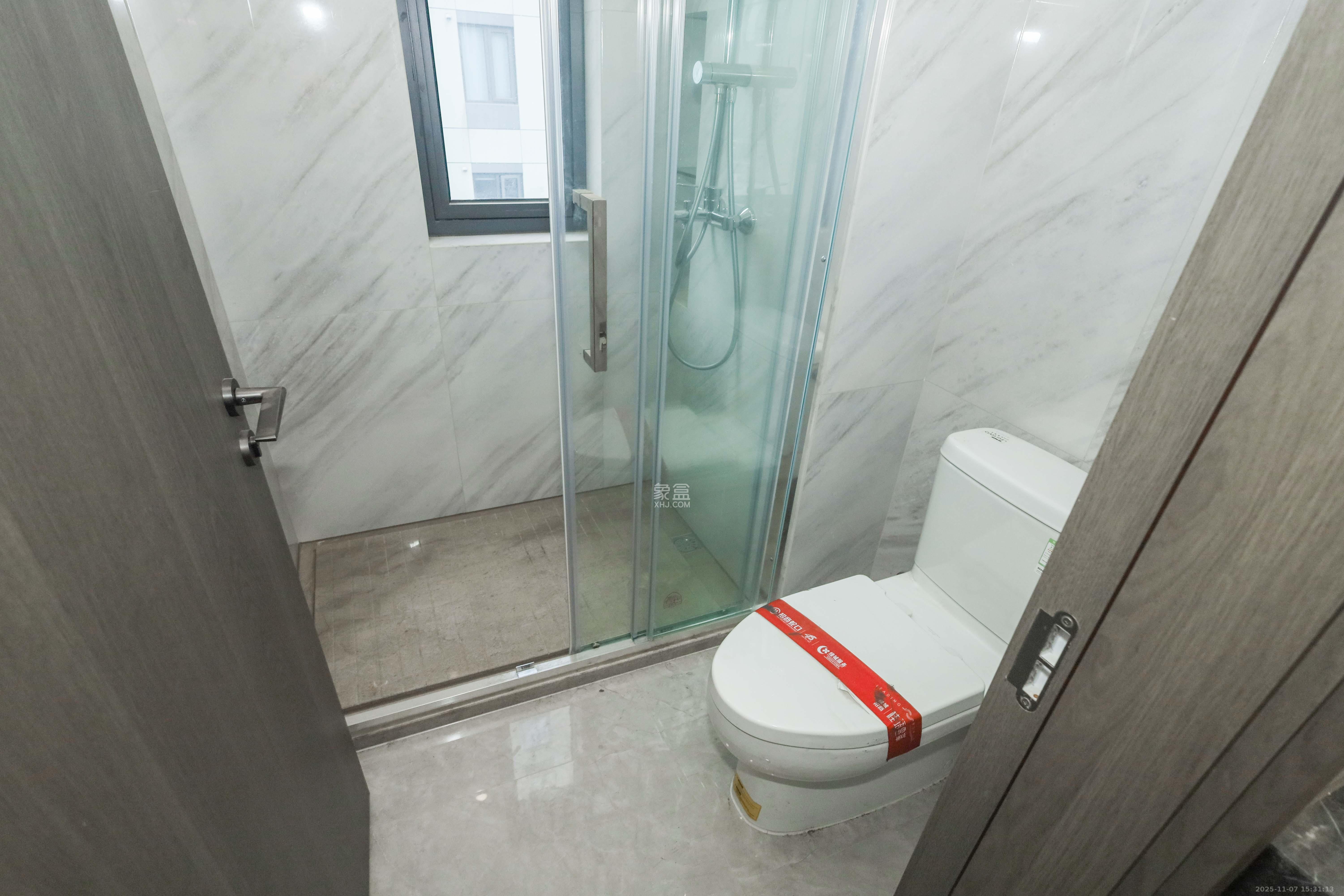 绿城招商桂语雲峯 4室2厅2卫 308.0万 绿城招商桂语雲峯 4室2厅2卫 308.0万卫生间