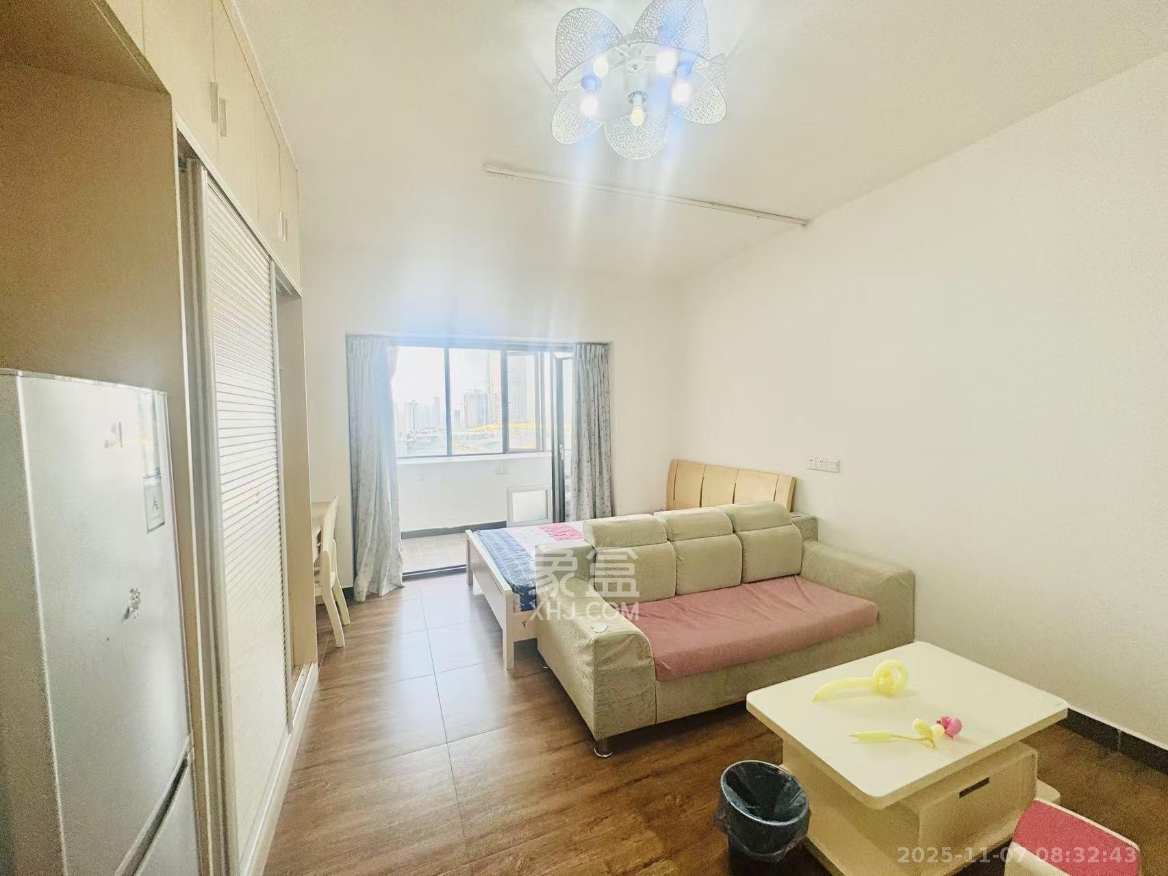 观园国际公寓  1室1厅1卫    1600.0元/月室内图