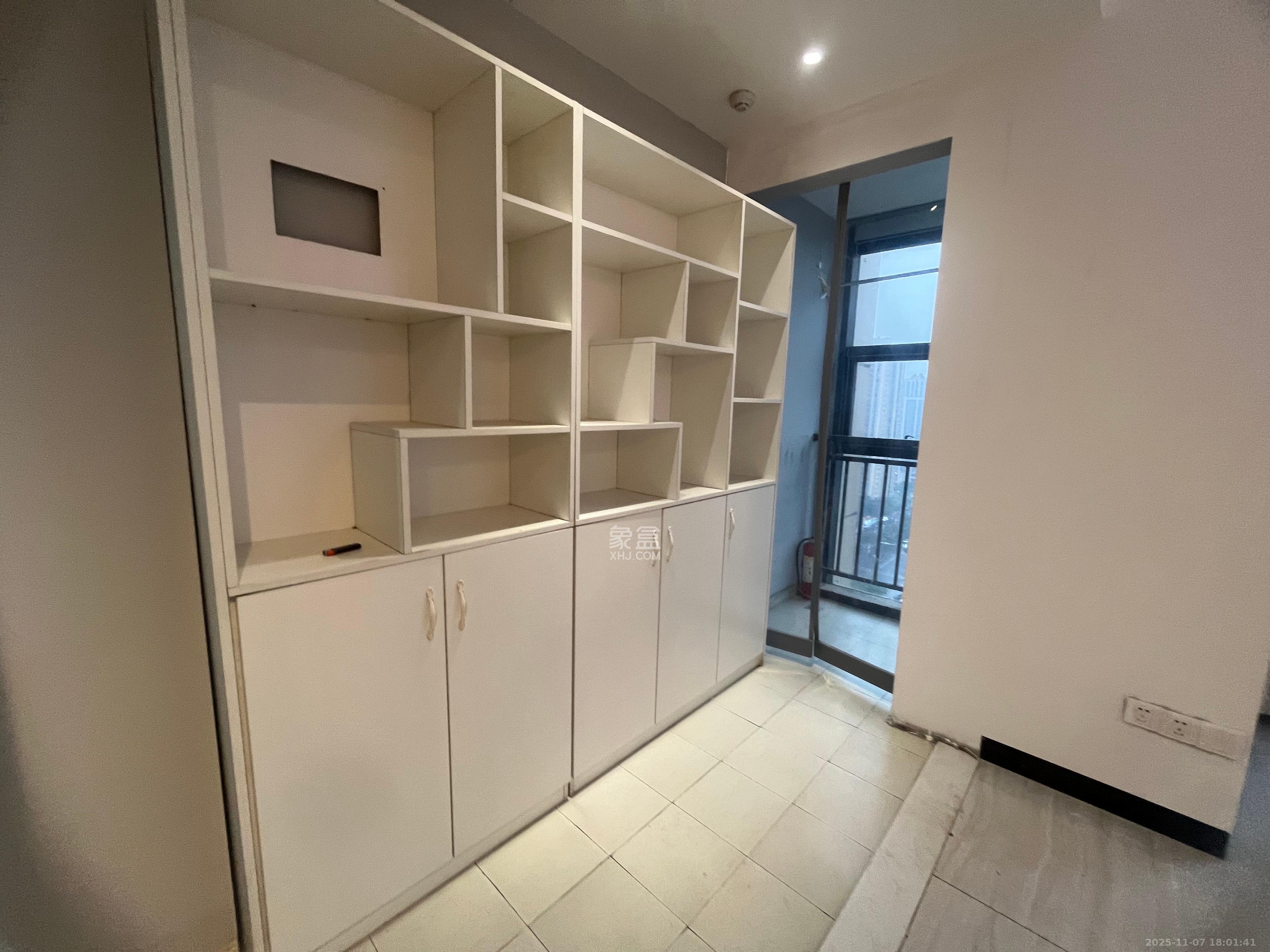 万坤图财富广场  3室1厅1卫    4500.0元/月室内图