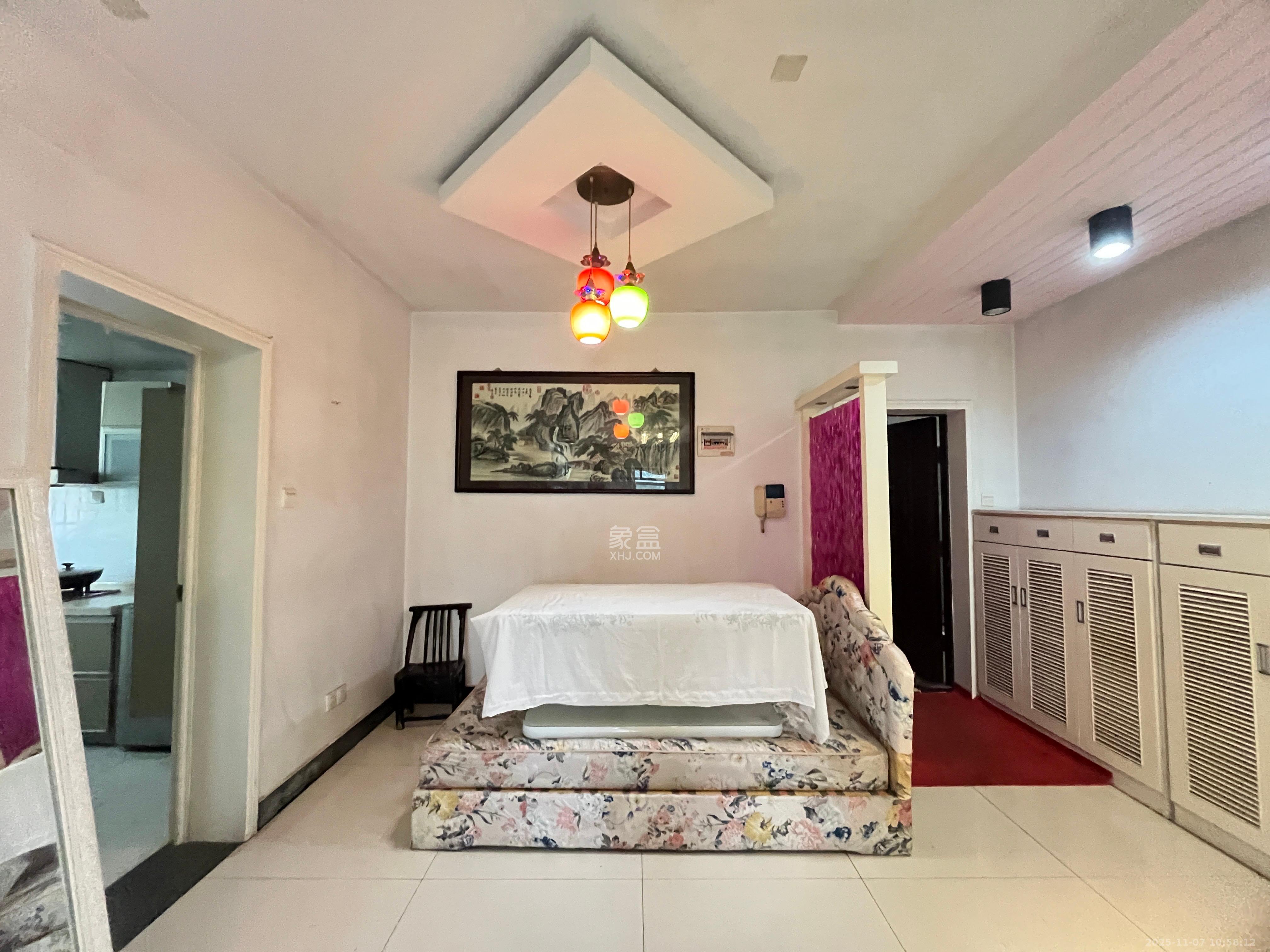 天和华城  3室2厅2卫    2000.0元/月室内图