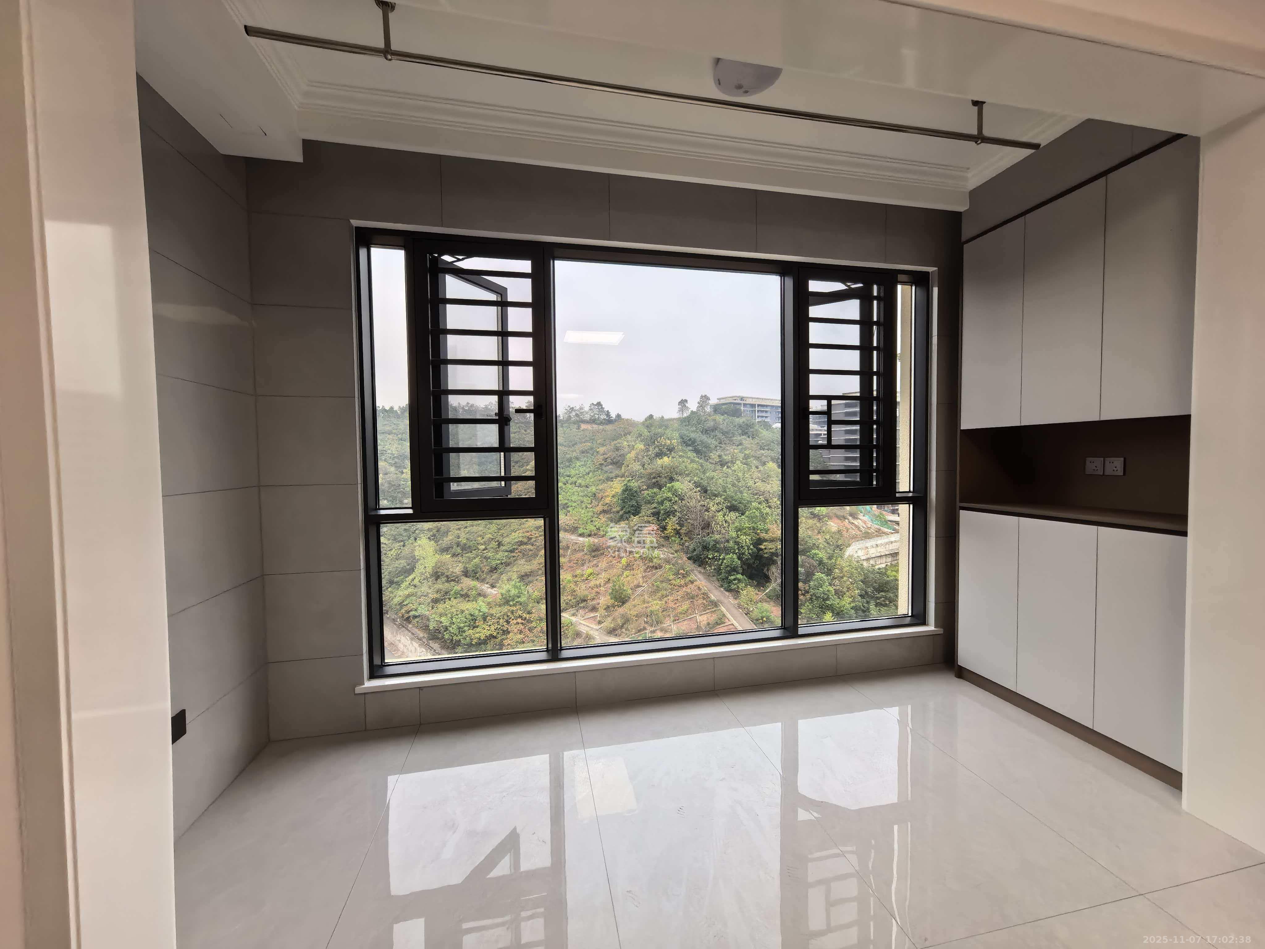 杏梨苑 3室1厅1卫 2300.0元/月 杏梨苑 3室1厅1卫 2300.0元/月室内图