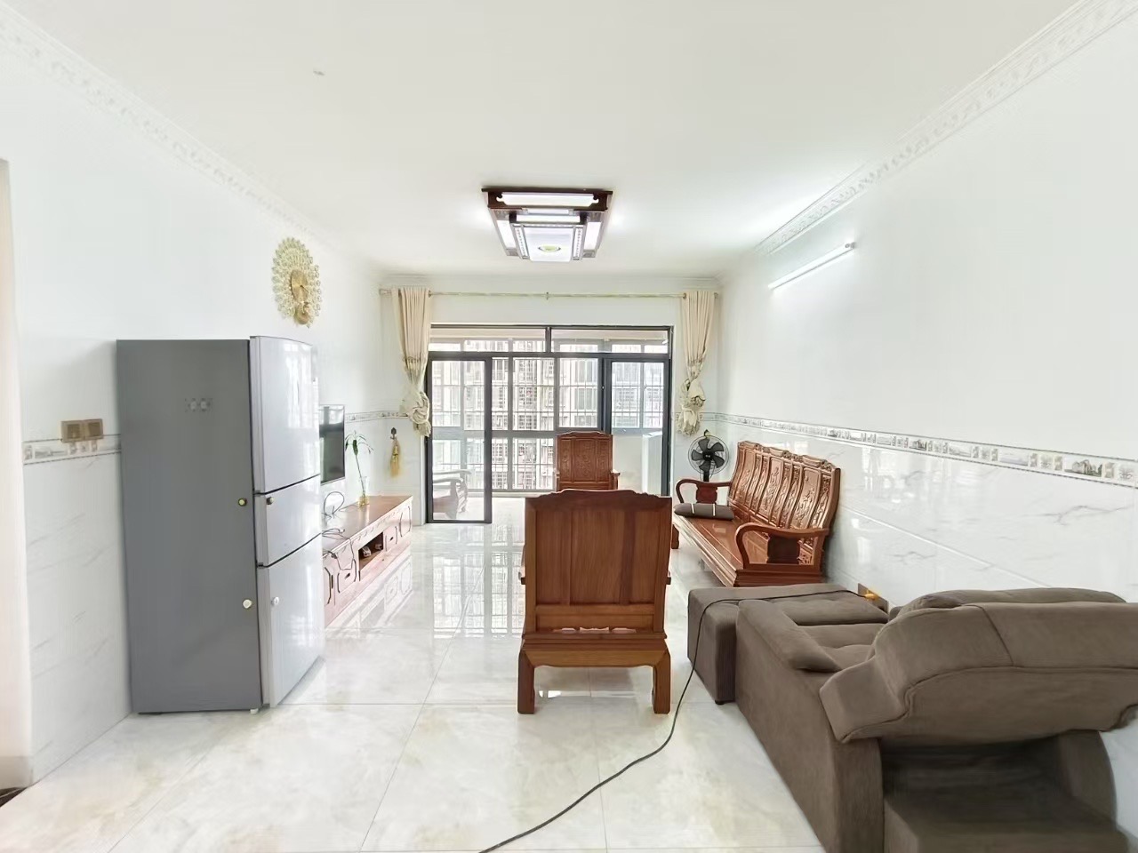 滨江新苑（一期A区）  3室2厅2卫    2500.0元/月