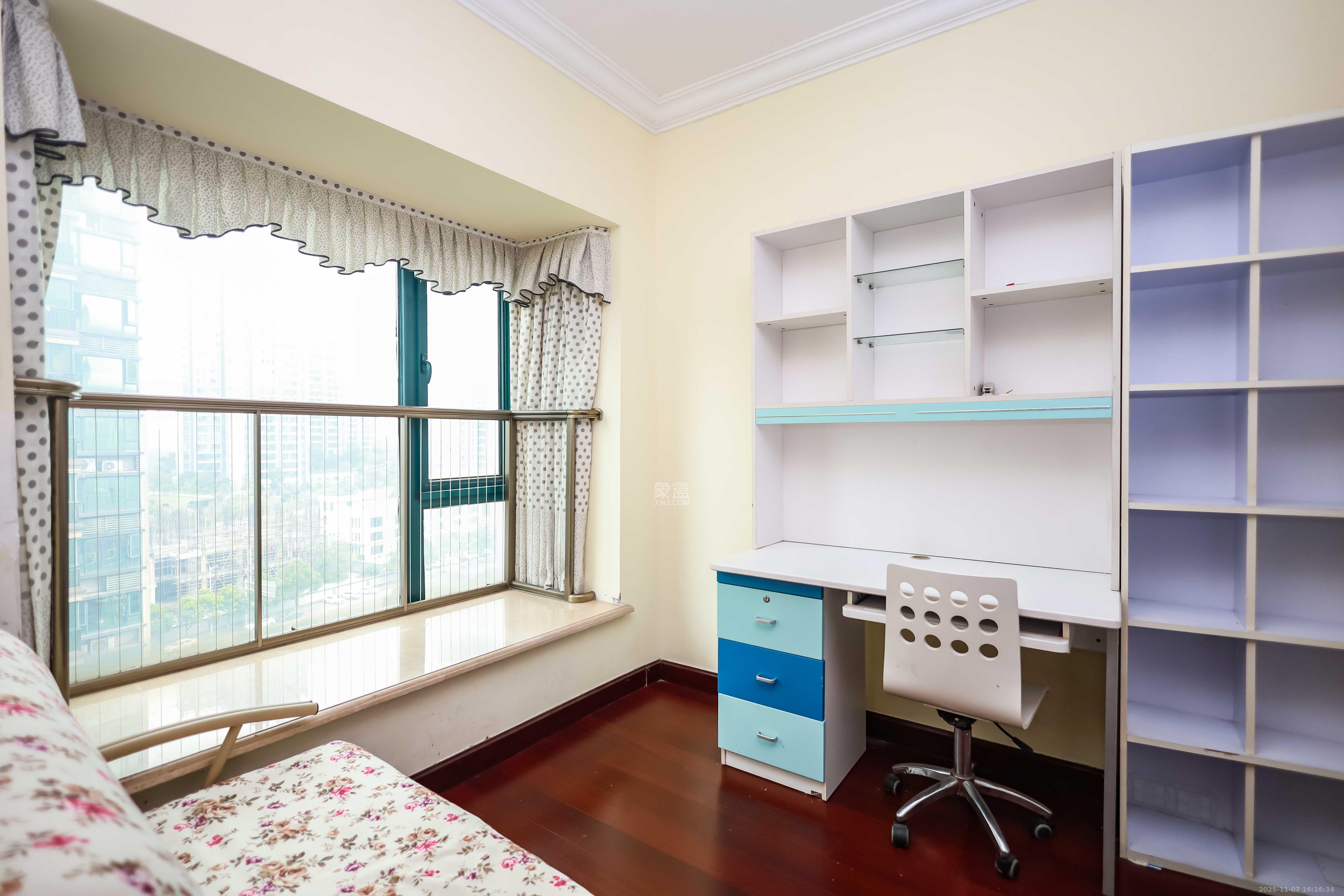 恒大华府 3室2厅1卫 108.0万 恒大华府 3室2厅1卫 108.0万卧室