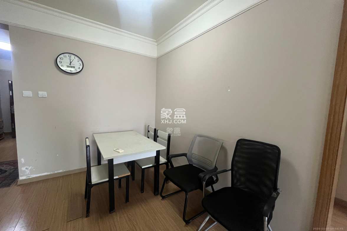 麓谷小镇 3室2厅1卫 2200.0元/月 麓谷小镇 3室2厅1卫 2200.0元/月室内图