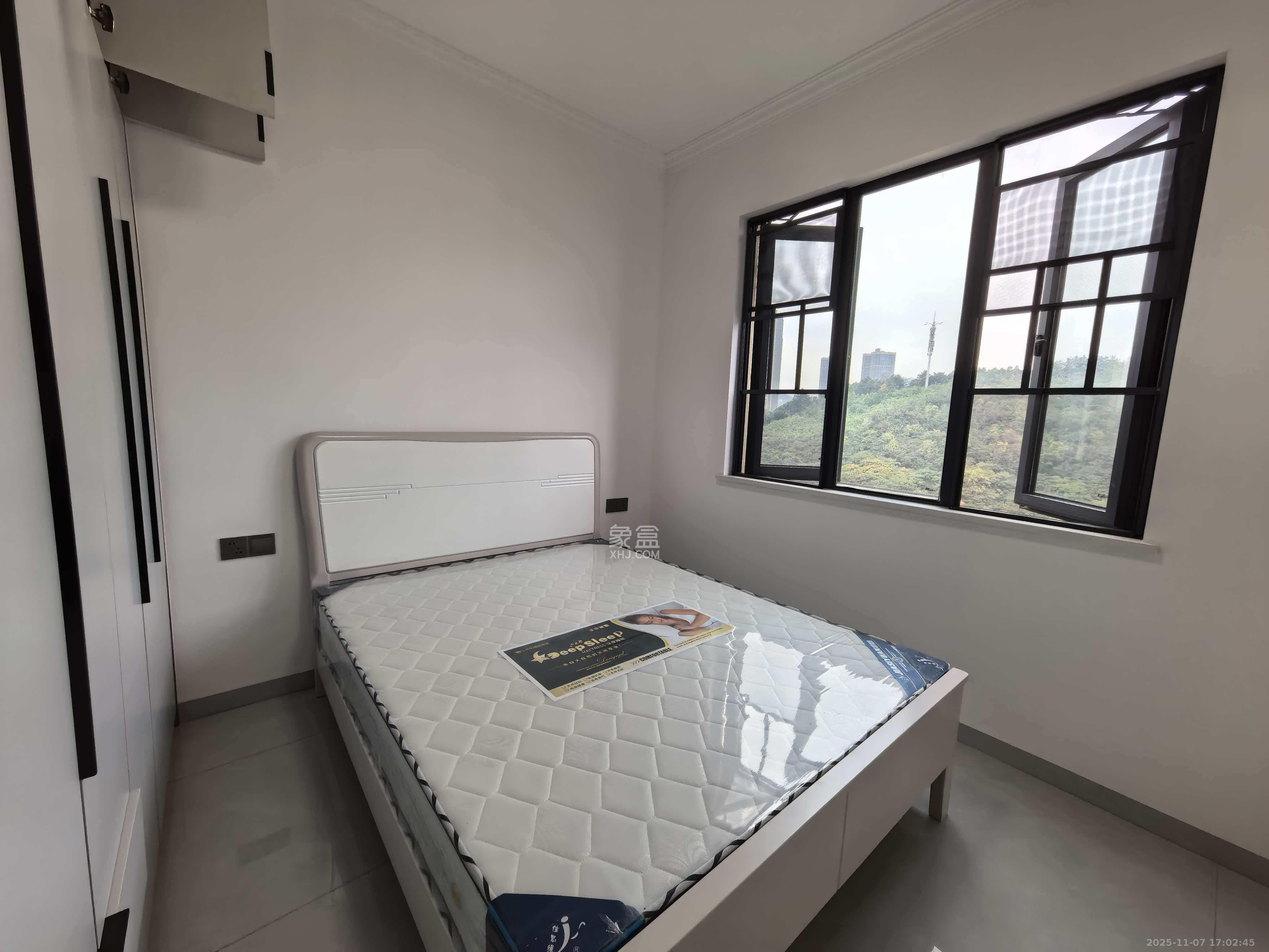 杏梨苑 3室1厅1卫 2300.0元/月 杏梨苑 3室1厅1卫 2300.0元/月室内图