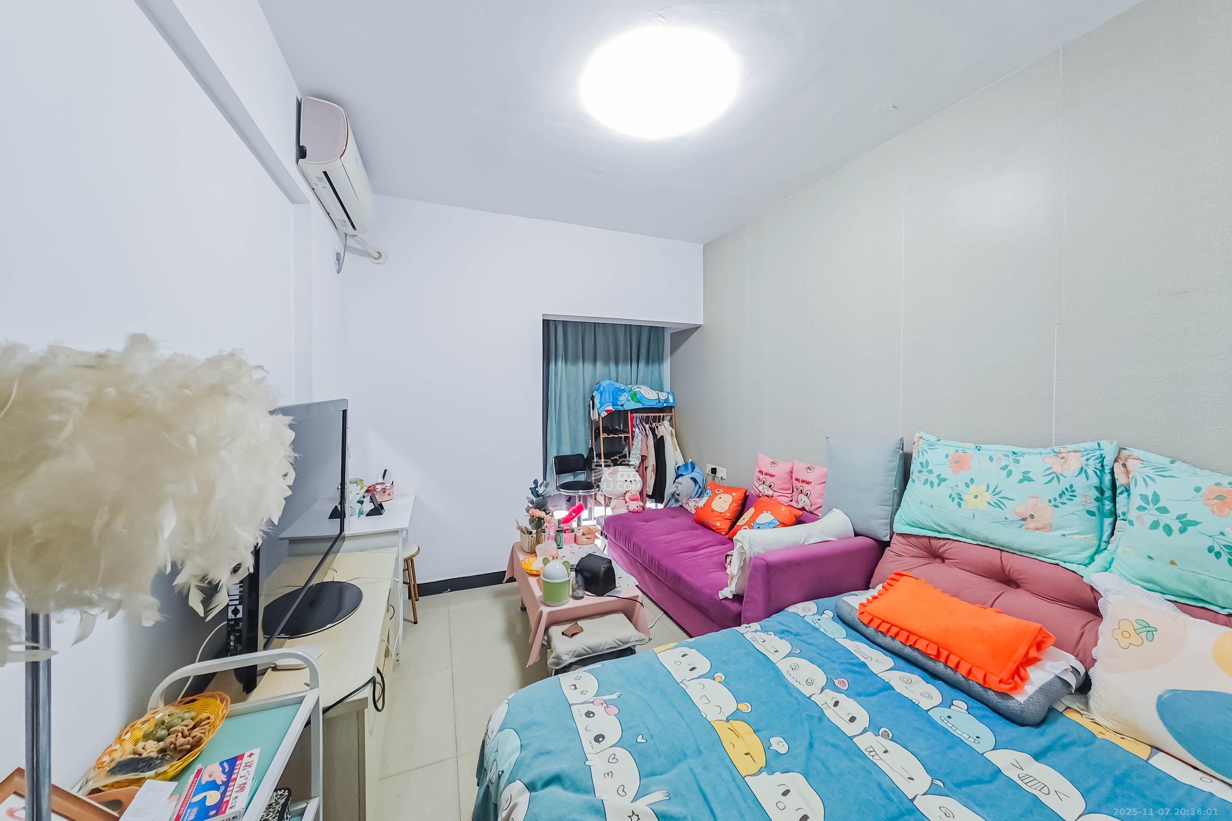 融科东南海 2室2厅2卫 70.0万 融科东南海 2室2厅2卫 70.0万卧室