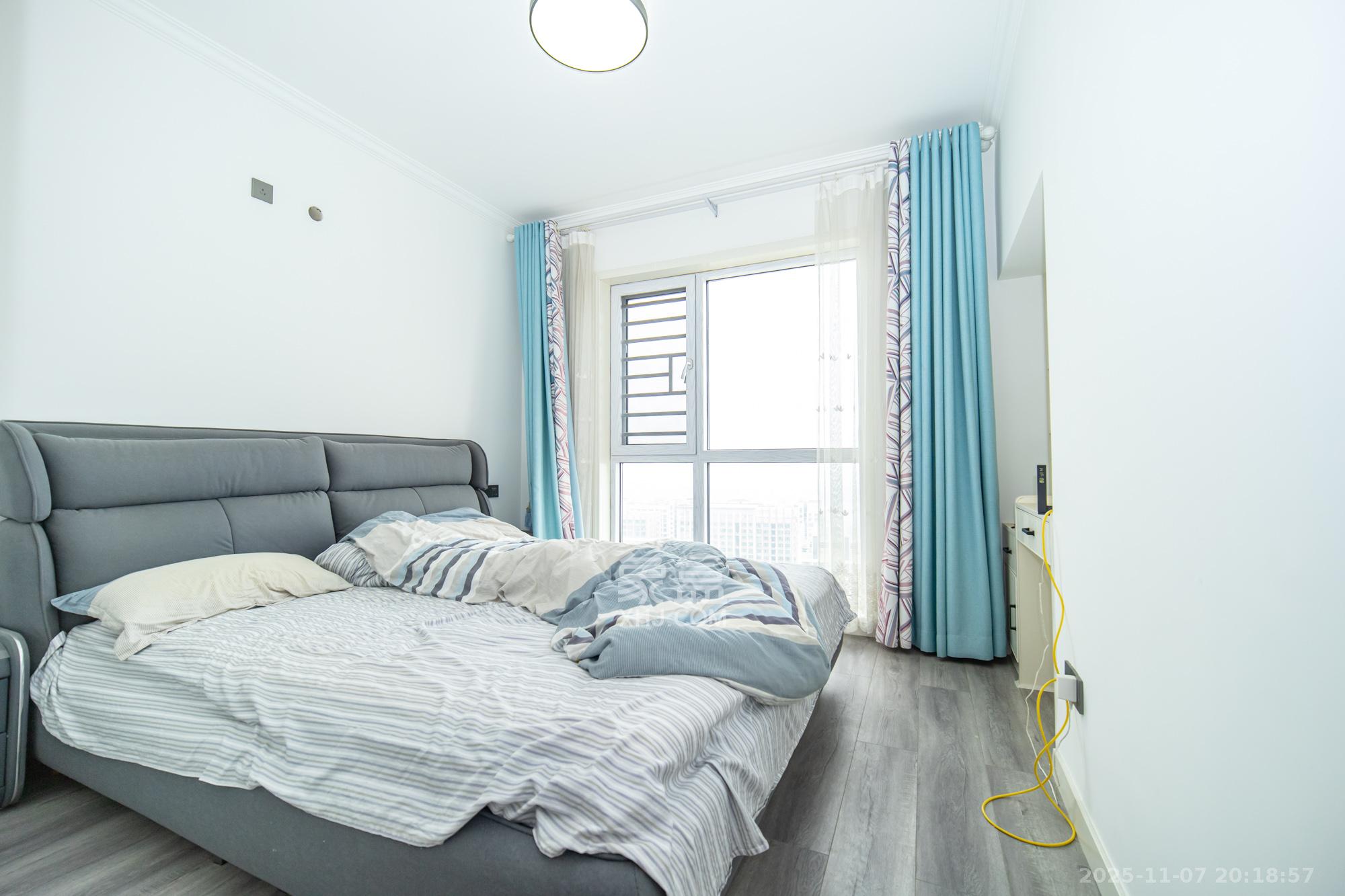 金科时代中心  3室2厅1卫    72.8万卧室