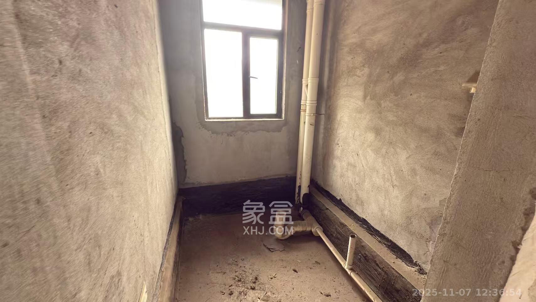 金侨城  3室2厅2卫    40.8万客厅