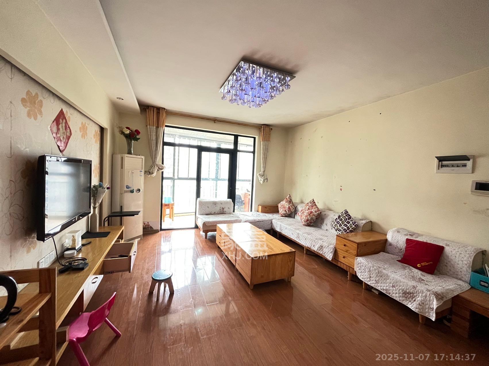 先锋东外滩  3室2厅2卫    2600.0元/月室内图1