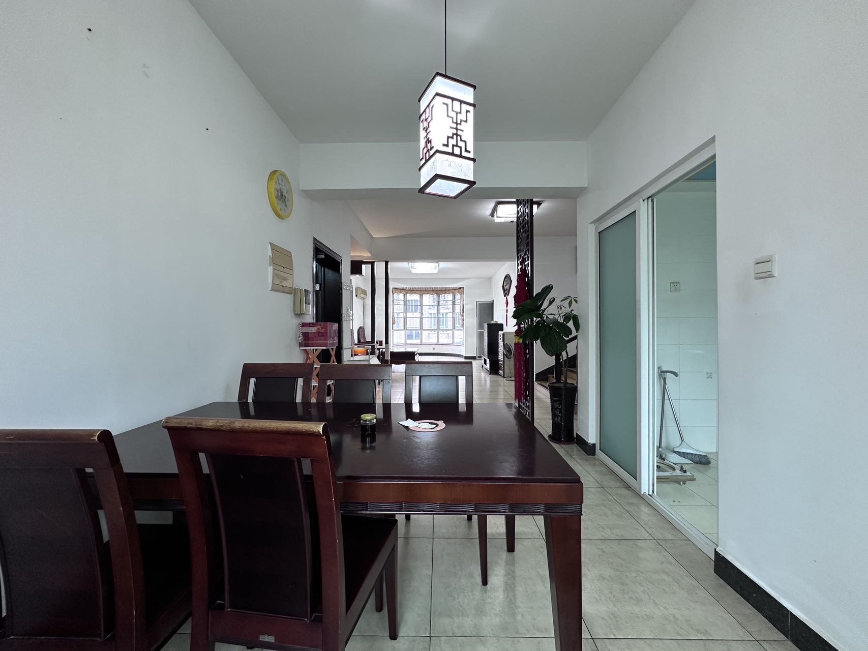 绿色佳园  3室2厅2卫    140.0万客厅