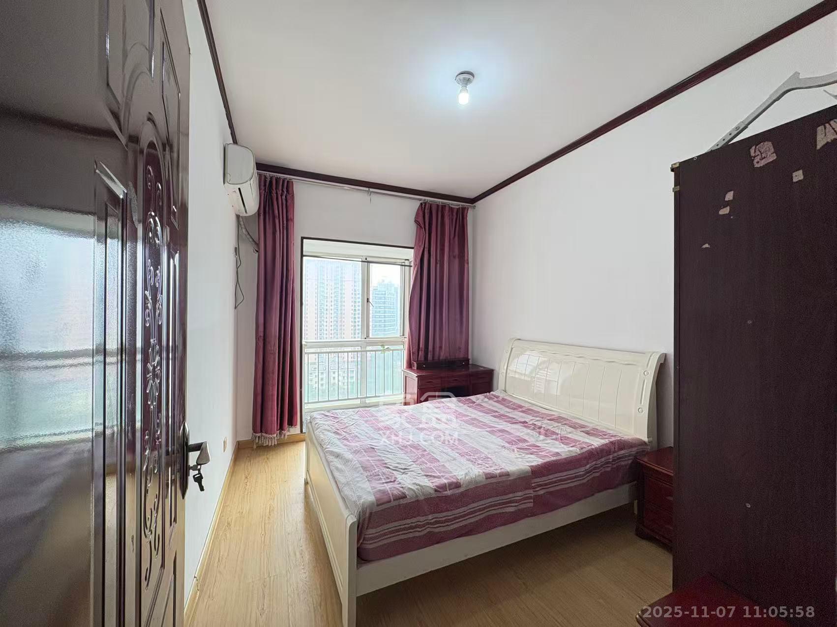 西点公园里  2室2厅1卫    2200.0元/月室内图