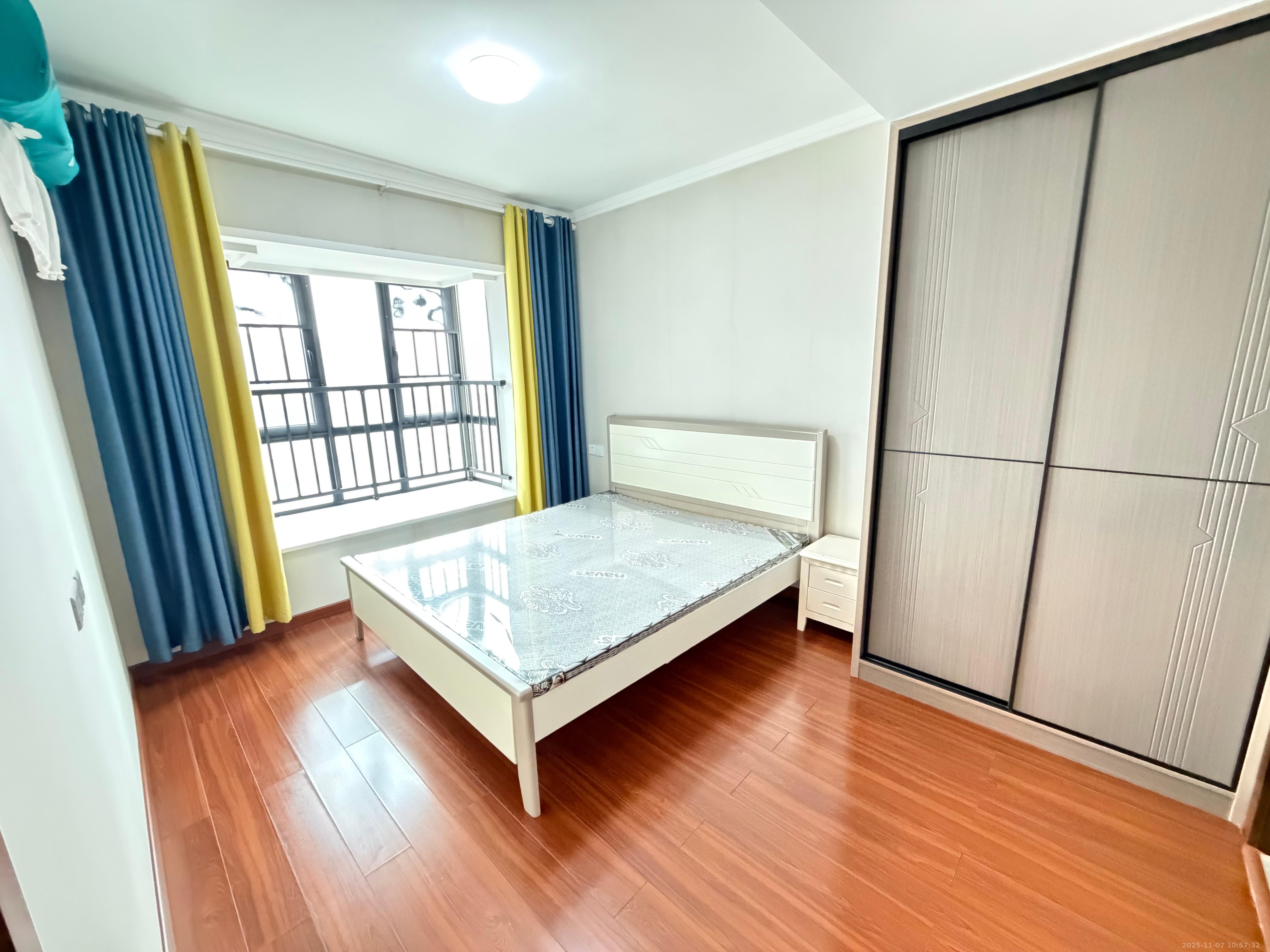 荣泰广场 3室2厅2卫 2800.0元/月 荣泰广场 3室2厅2卫 2800.0元/月室内图