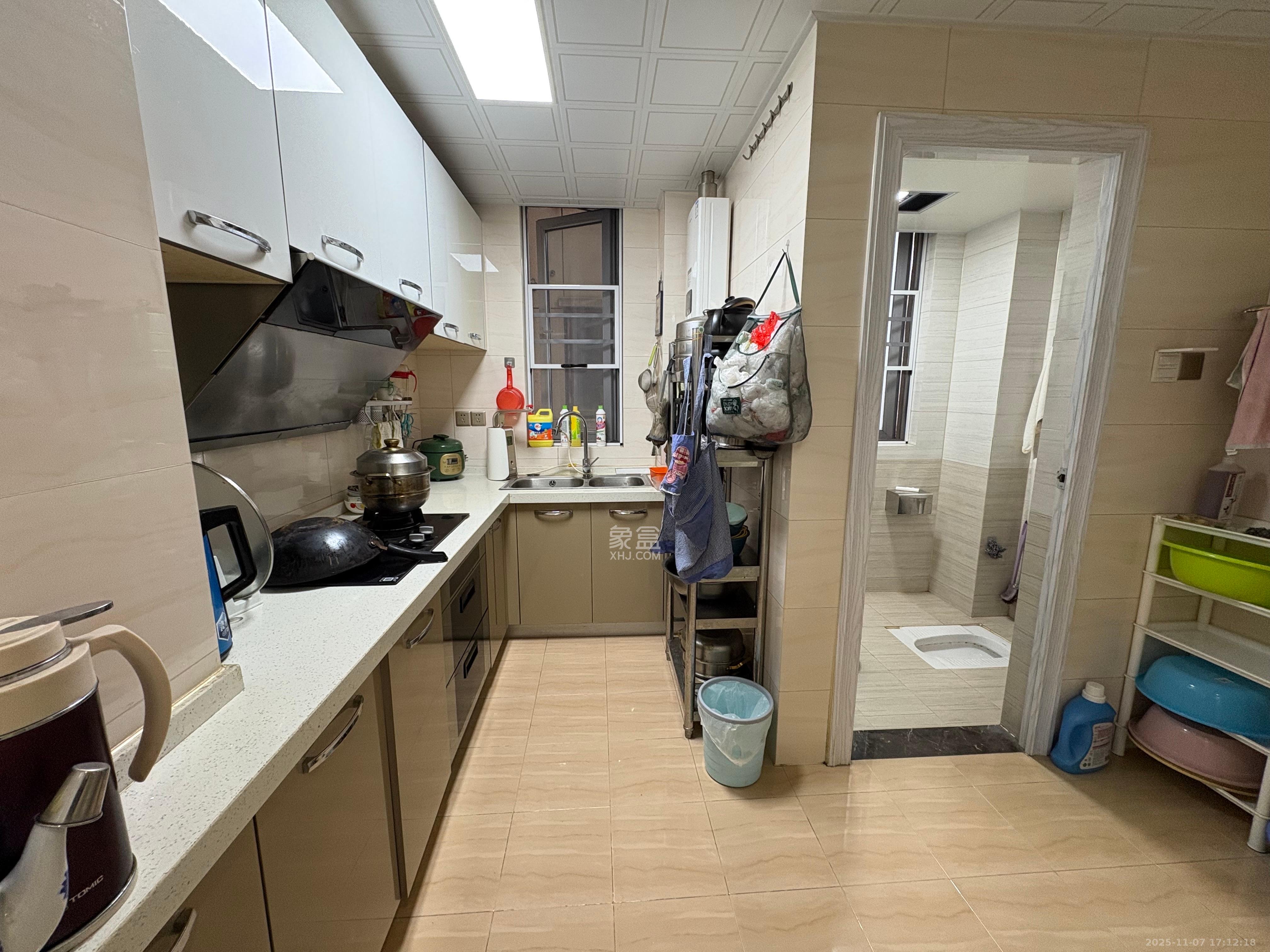 芙蓉万国城MOMA（卓越汇富苑）  3室2厅2卫    3000.0元/月室内图