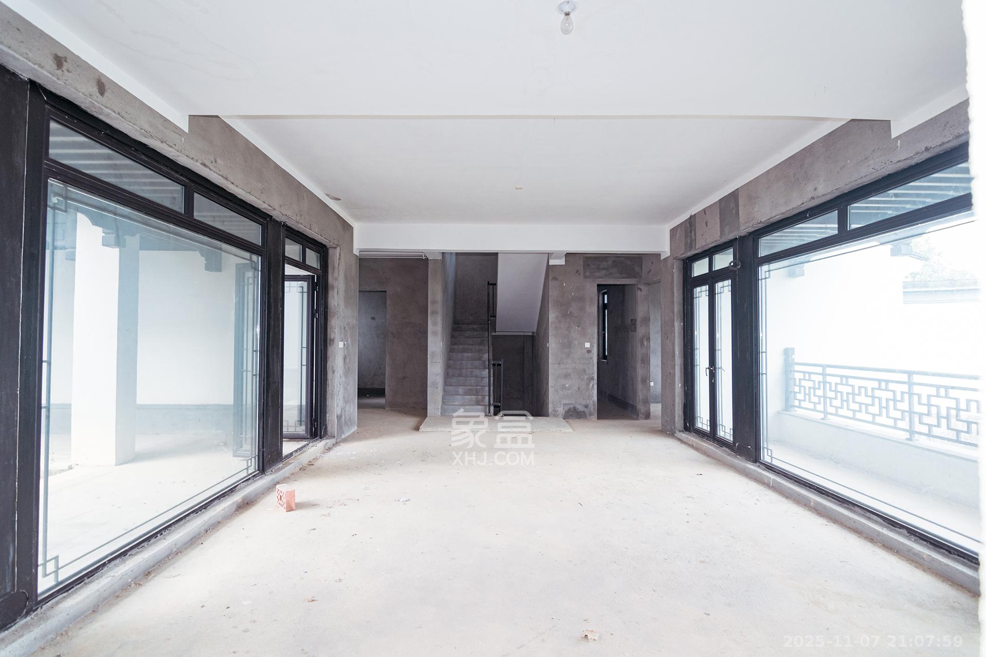 绿城高尔夫小镇  6室2厅2卫    900.0万