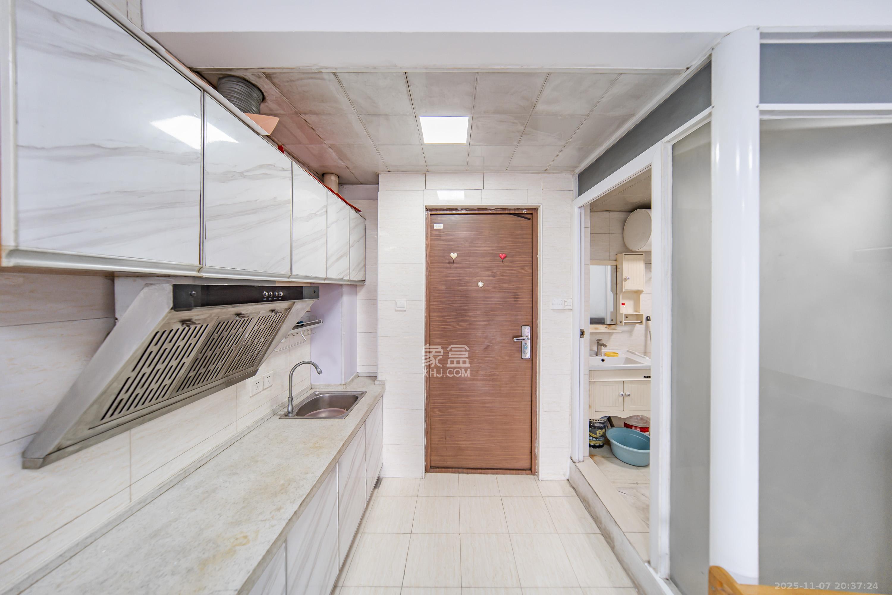 金土地第一湾 1室1厅1卫 27.0万 金土地第一湾 1室1厅1卫 27.0万厨房