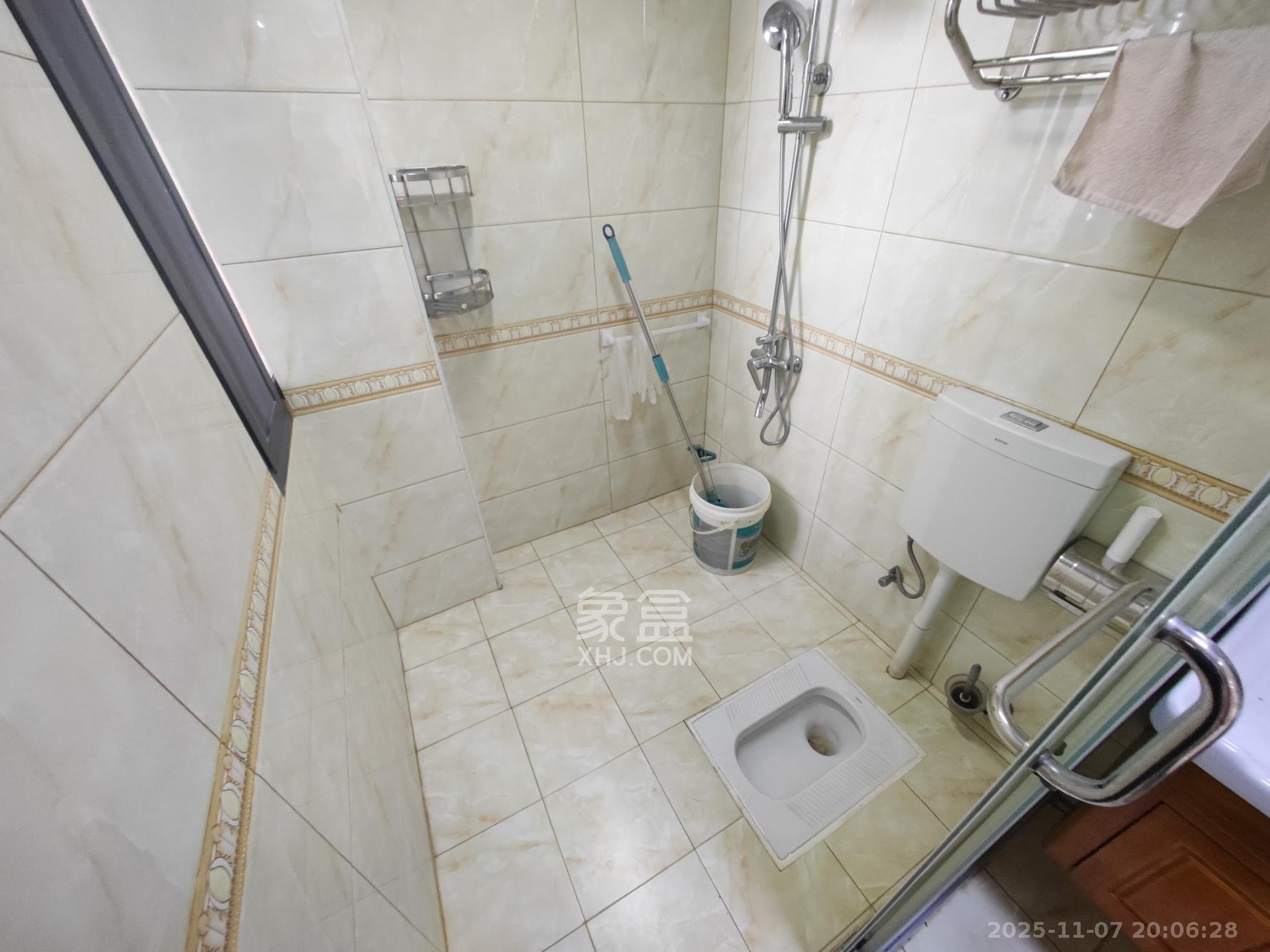 华银天际 1室2厅1卫 88.0万 华银天际 1室2厅1卫 88.0万卫生间