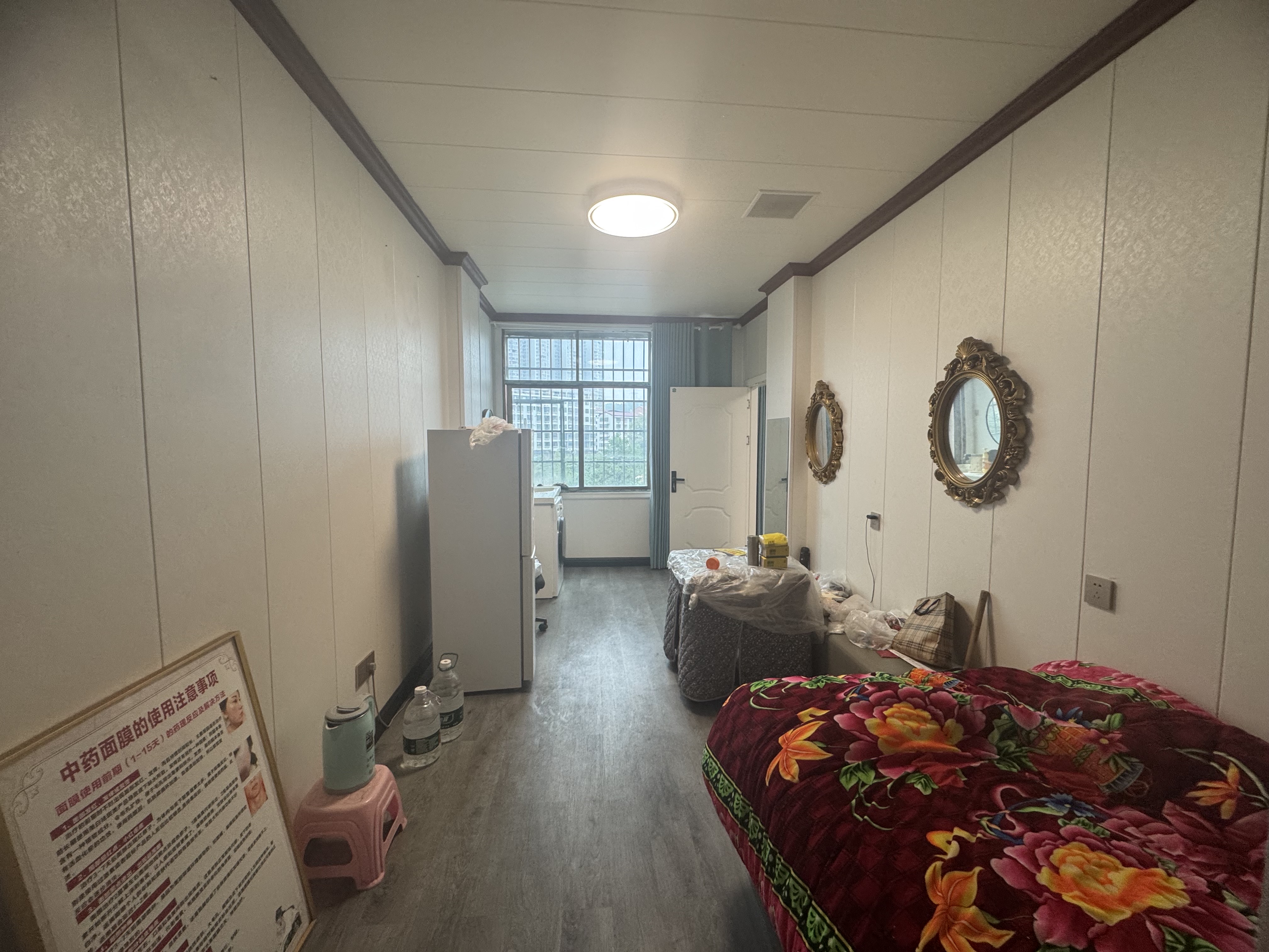 娄星区散盘 4室2厅1卫 34.8万 娄星区散盘 4室2厅1卫 34.8万客厅