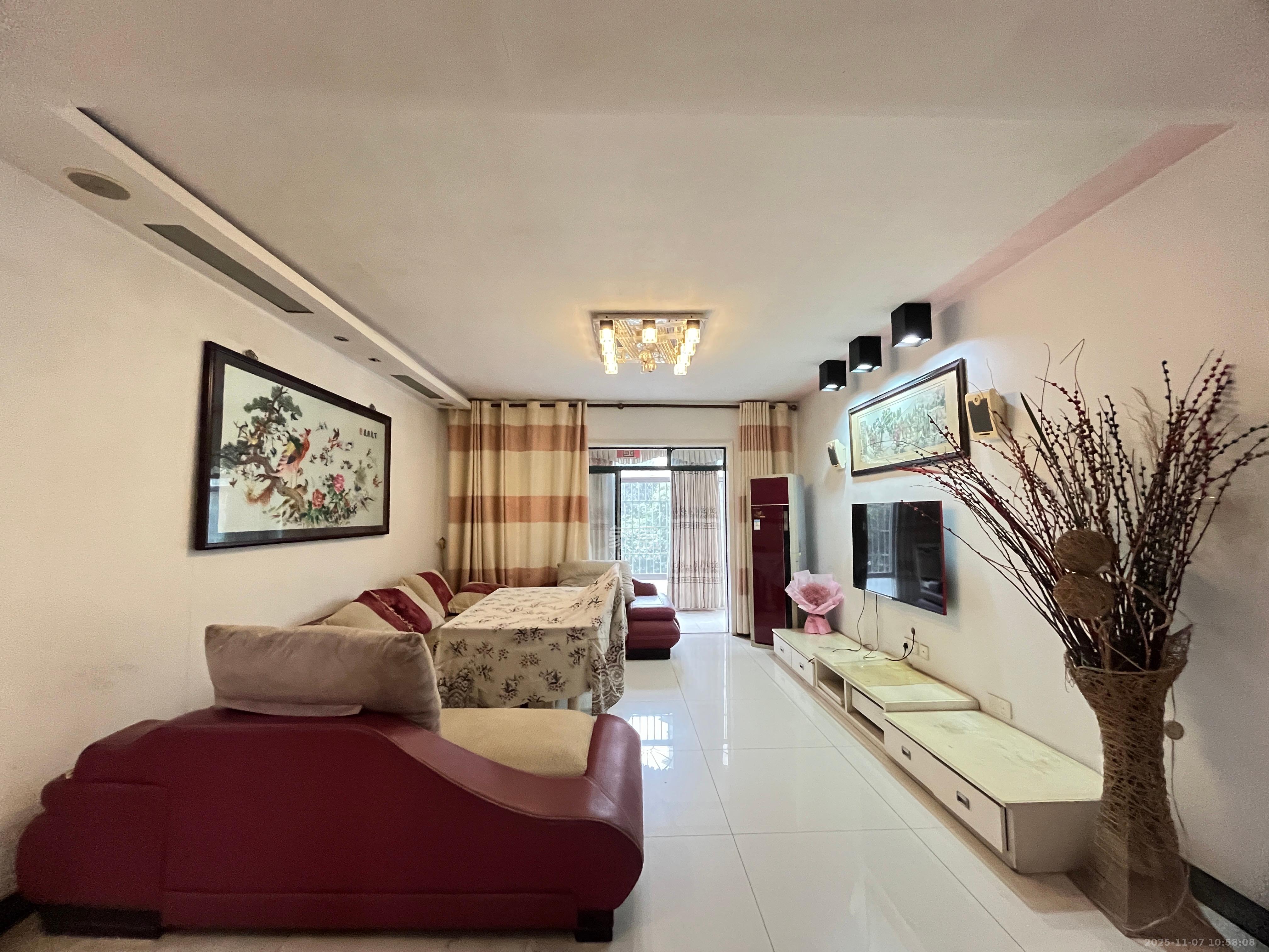 天和华城  3室2厅2卫    2000.0元/月