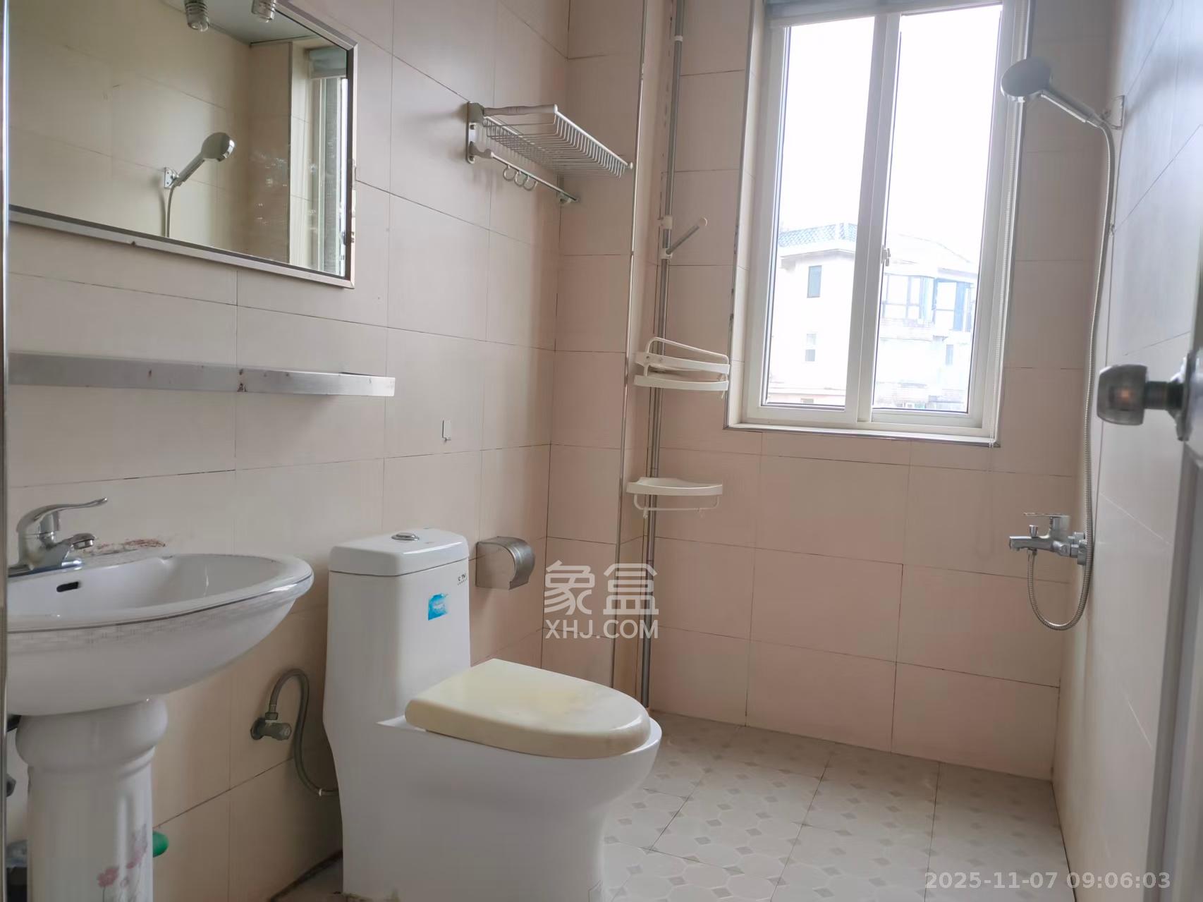 左岸春天 3室2厅2卫 2800.0元/月 左岸春天 3室2厅2卫 2800.0元/月室内图