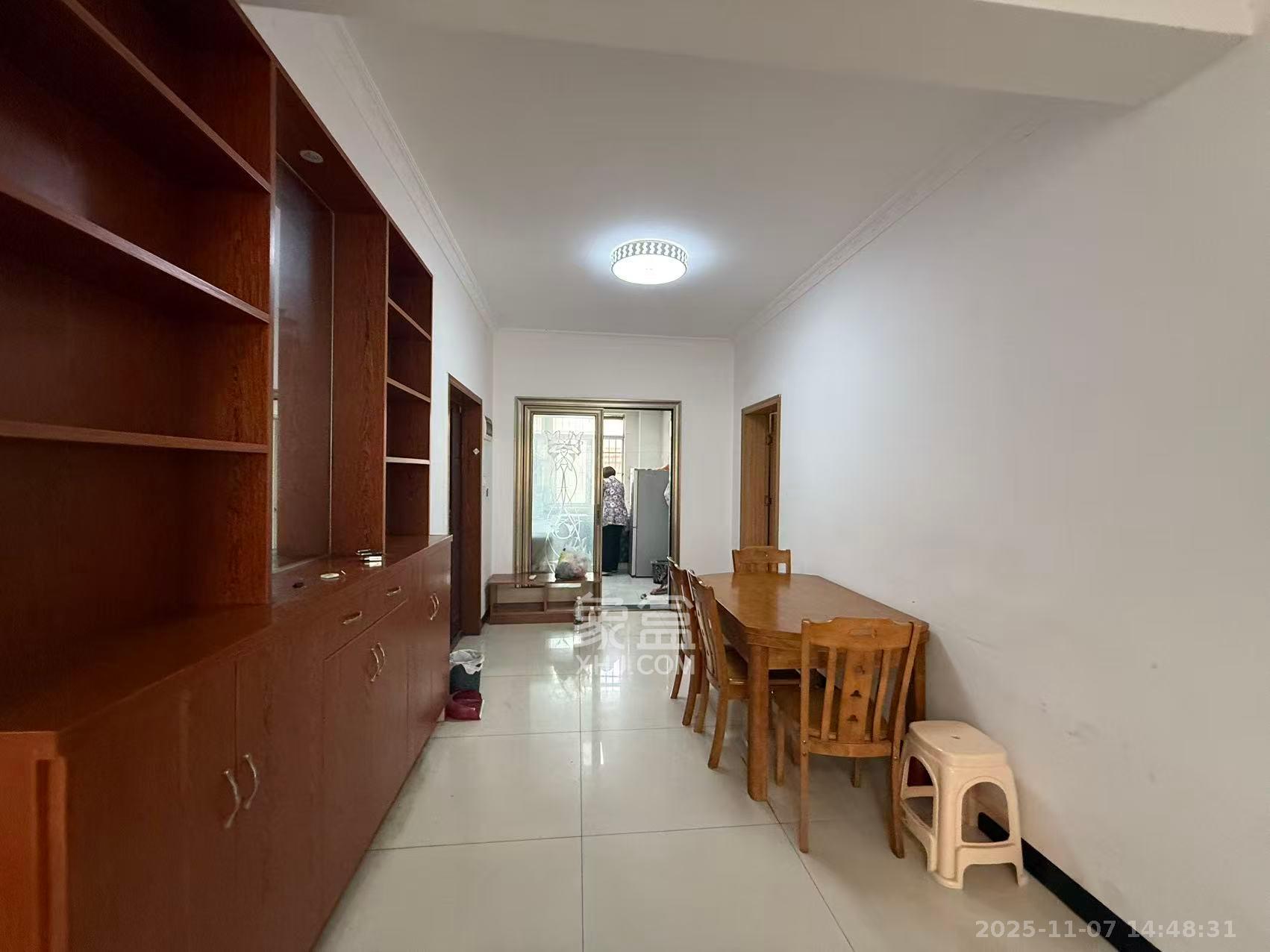 先锋新宇  1室2厅1卫    1800.0元/月室内图