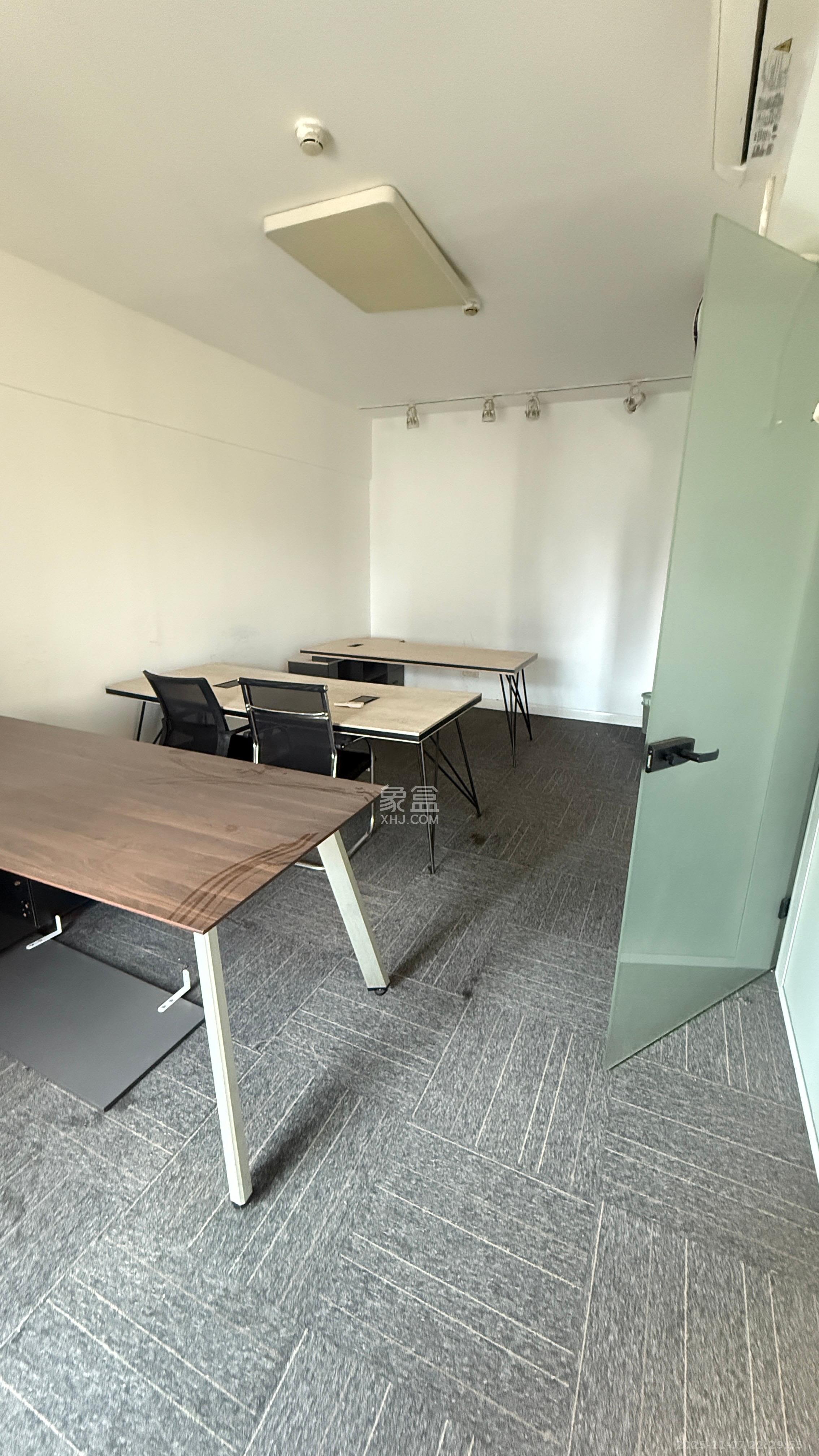 复地星光天地  3室2厅1卫    4200.0元/月室内图