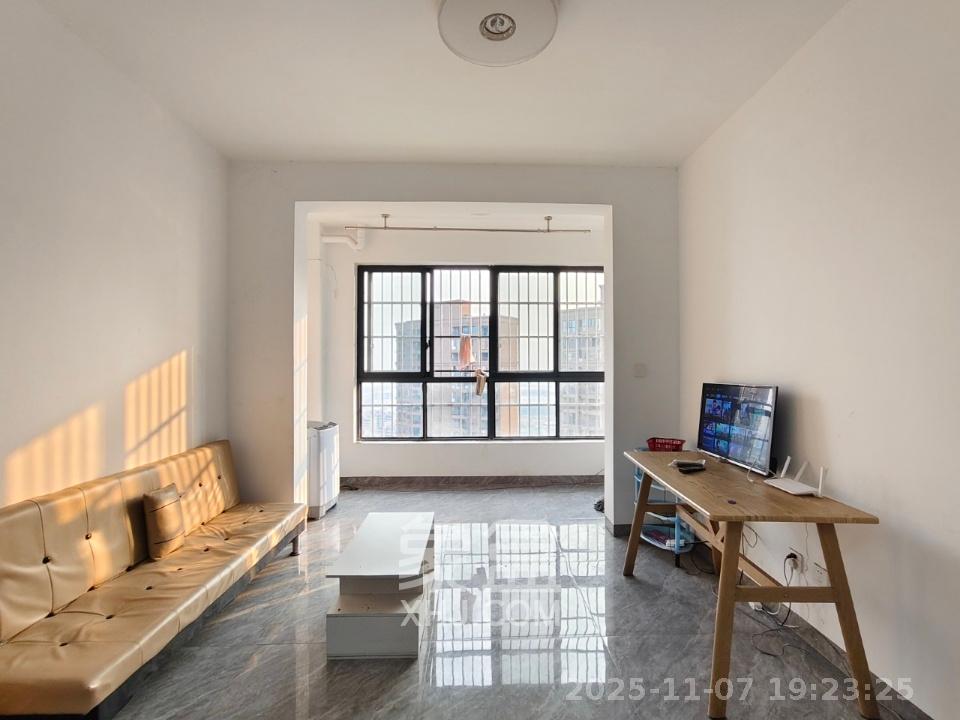 紫华郡  3室2厅1卫    1800.0元/月室内图