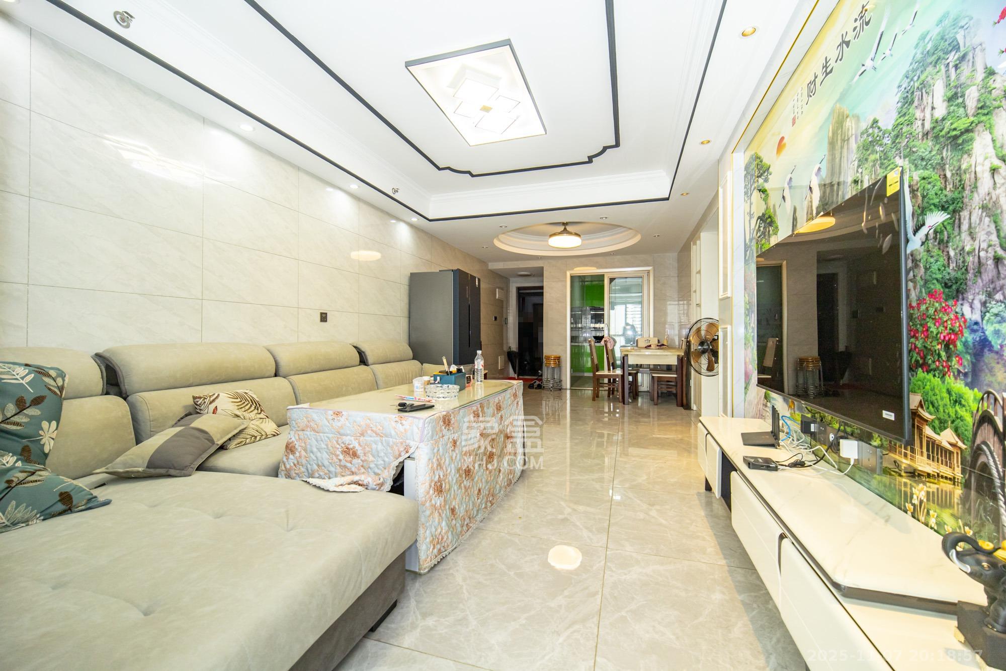 金科时代中心 3室2厅1卫 72.8万 金科时代中心 3室2厅1卫 72.8万客厅