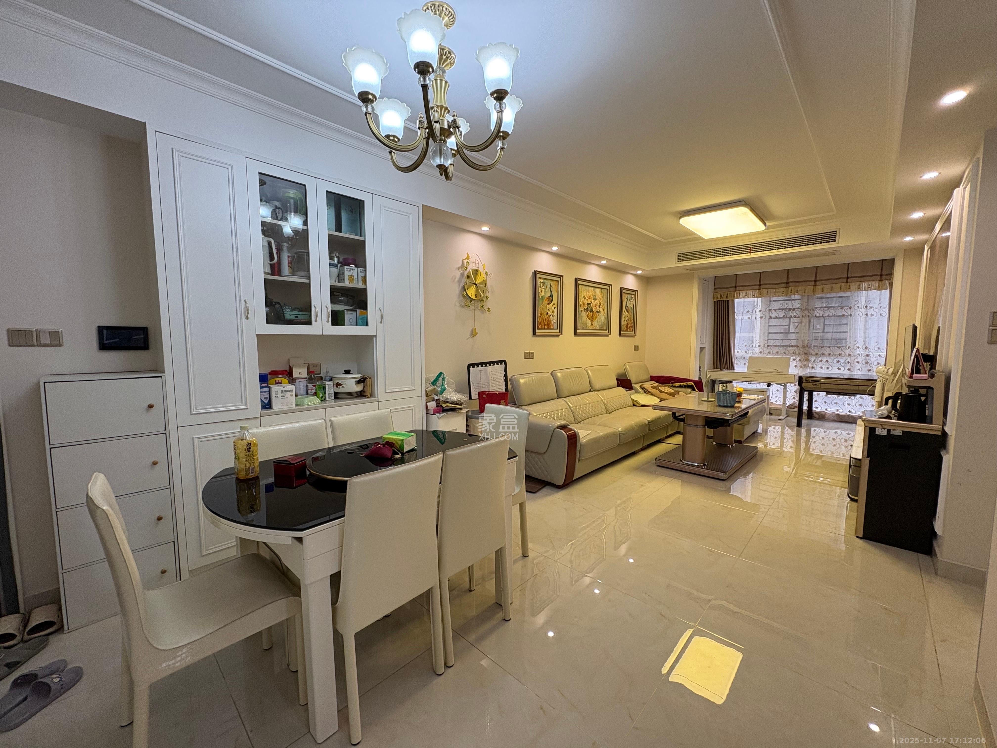 芙蓉万国城MOMA（卓越汇富苑）  3室2厅2卫    3000.0元/月室内图