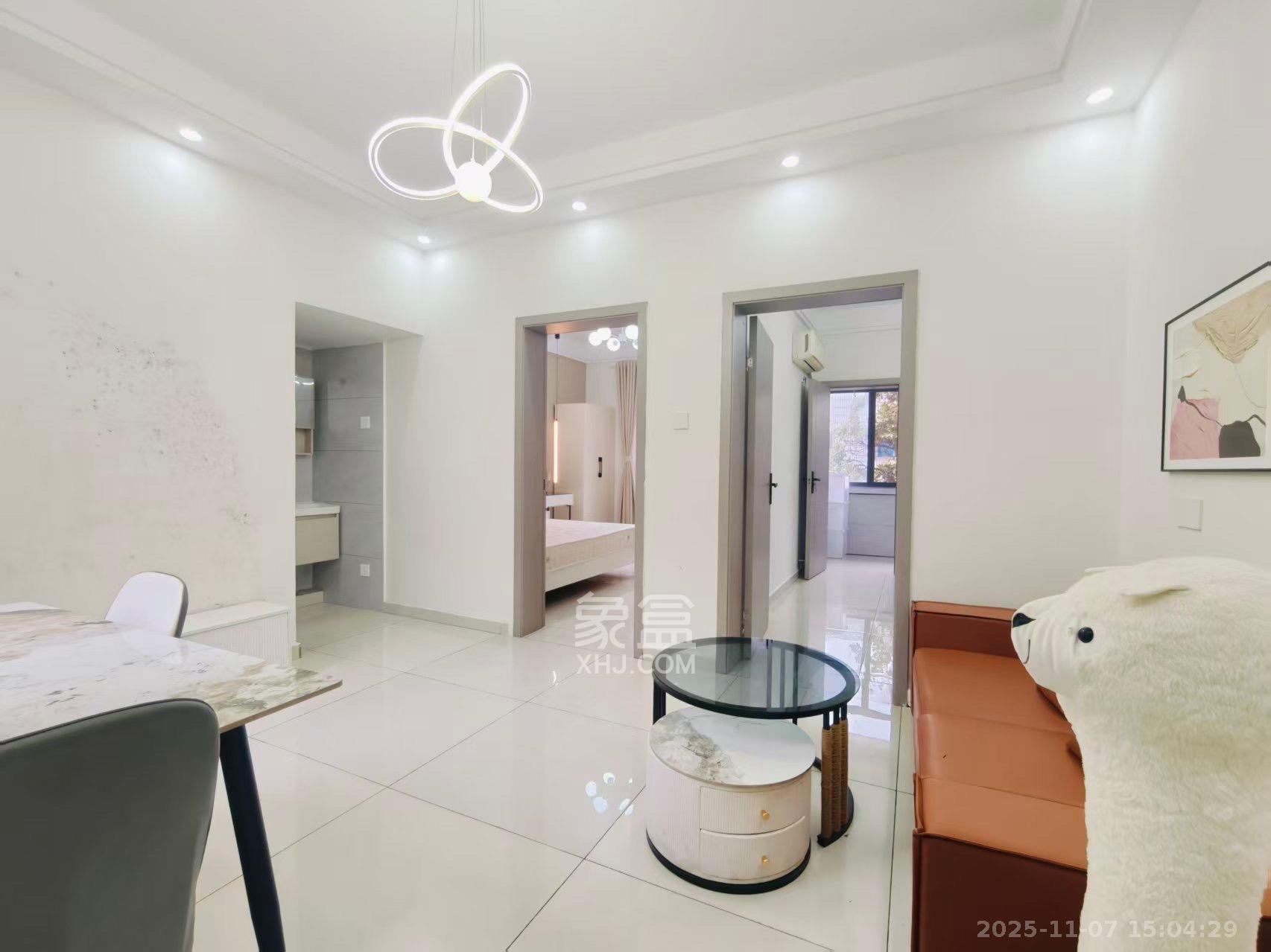 东风二村社区房 1室1厅1卫 2500.0元/月 东风二村社区房 1室1厅1卫 2500.0元/月室内图